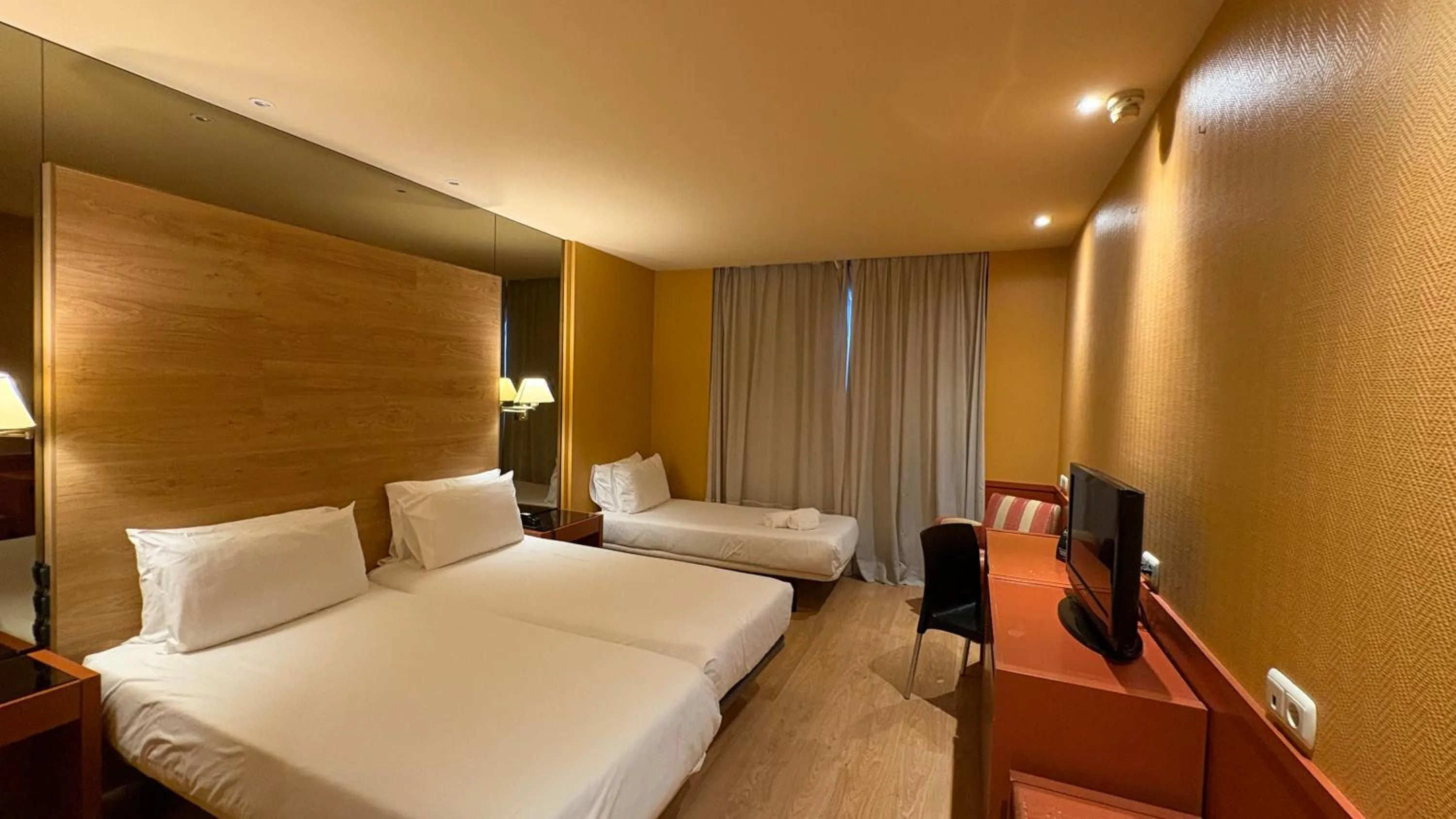 Bedroom, Bed in B&B HOTEL Burgos