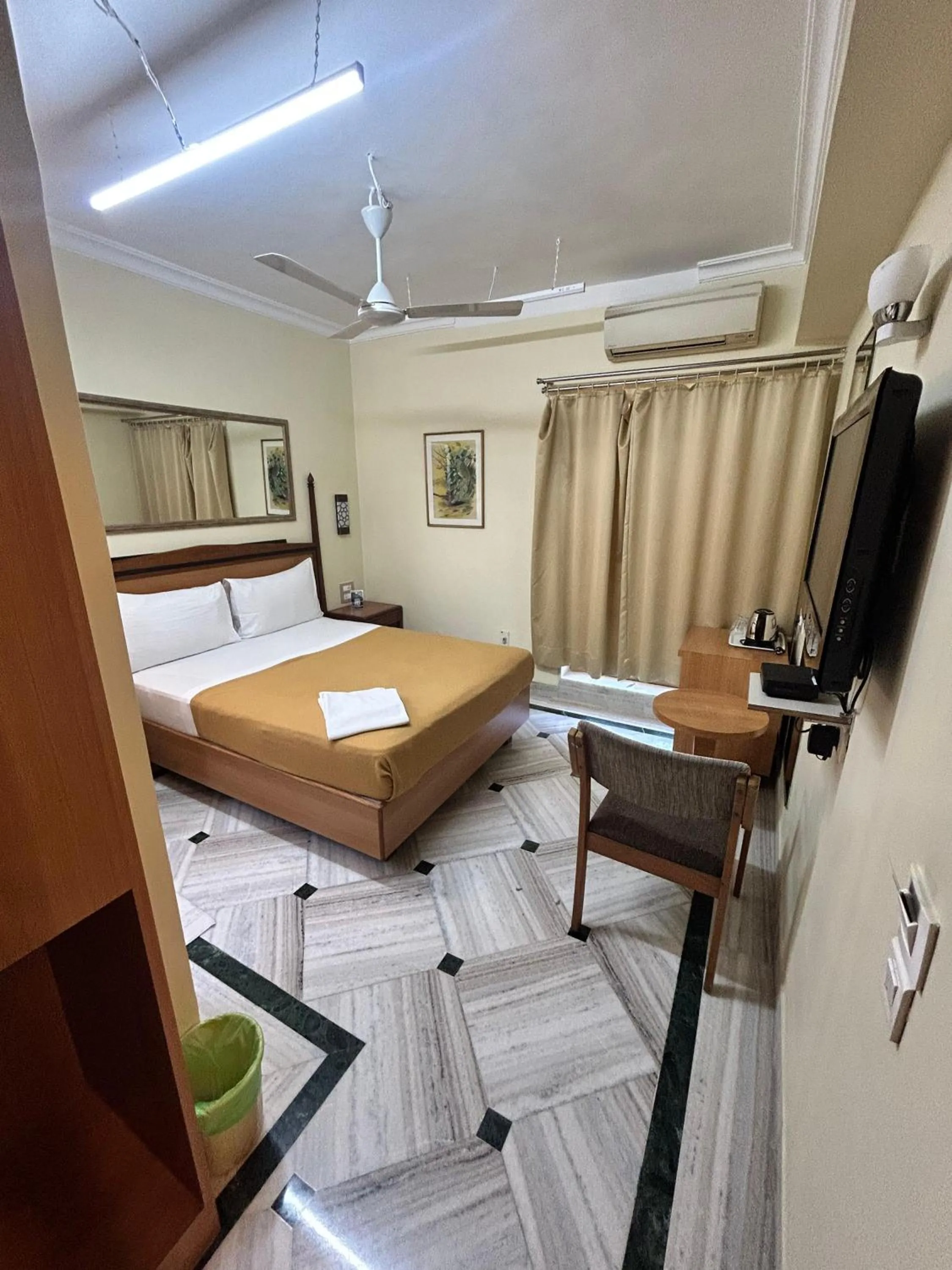 Bed in Royal Park Hotel Dockyard