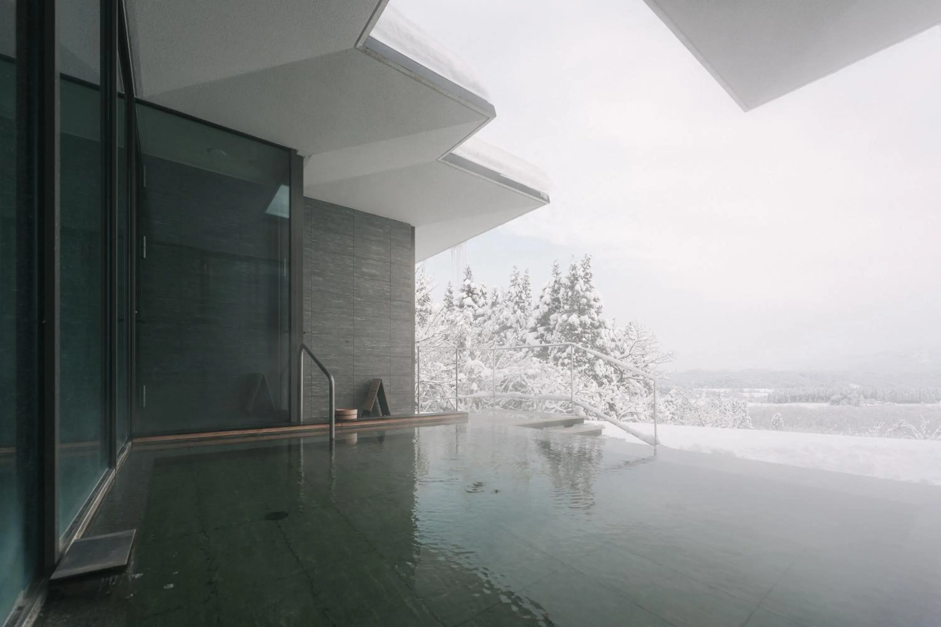 Open Air Bath in SNOW PEAK FIELD SUITE SPA HEADQUARTERS