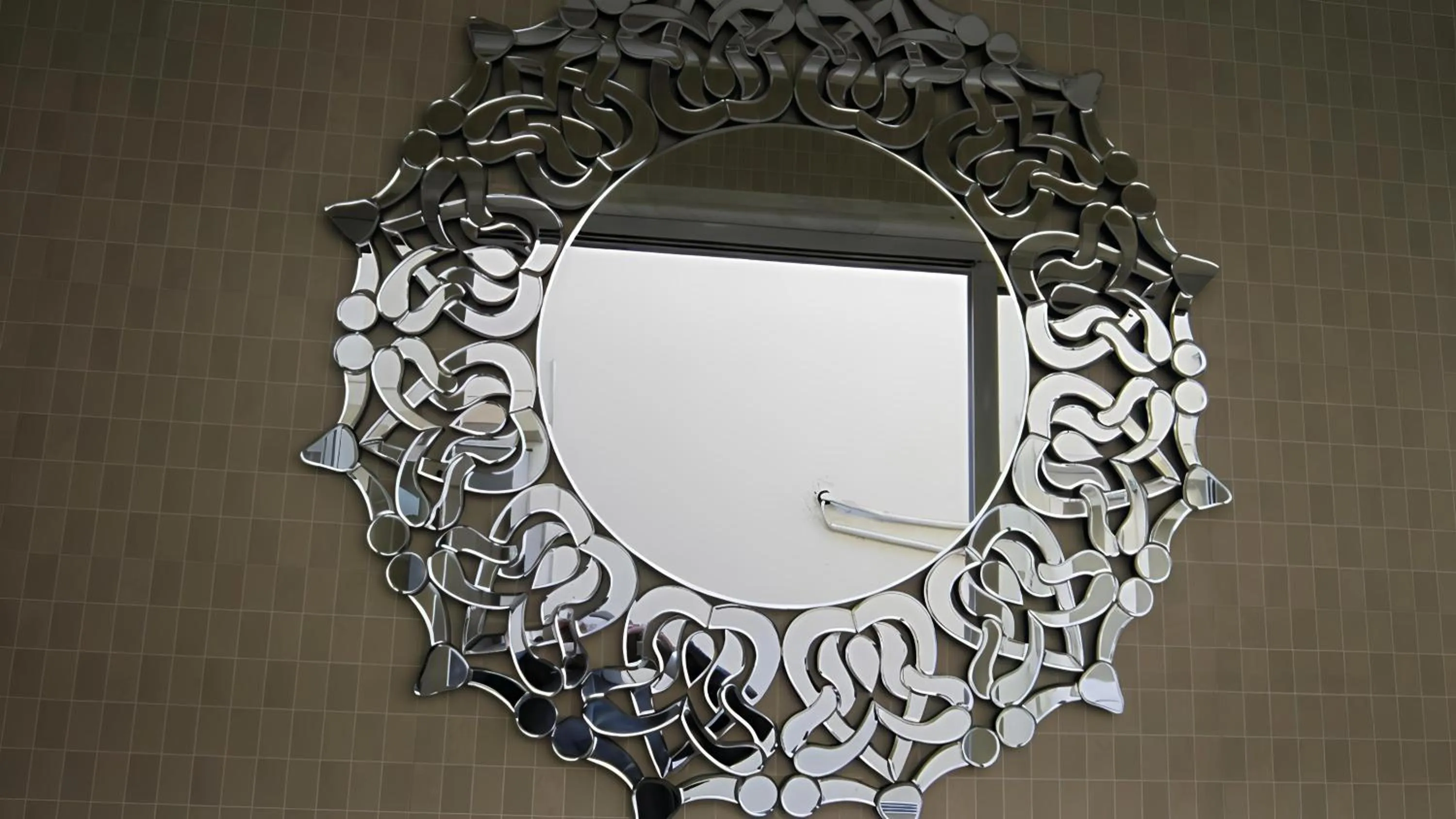 Decorative detail in Empire Hotel