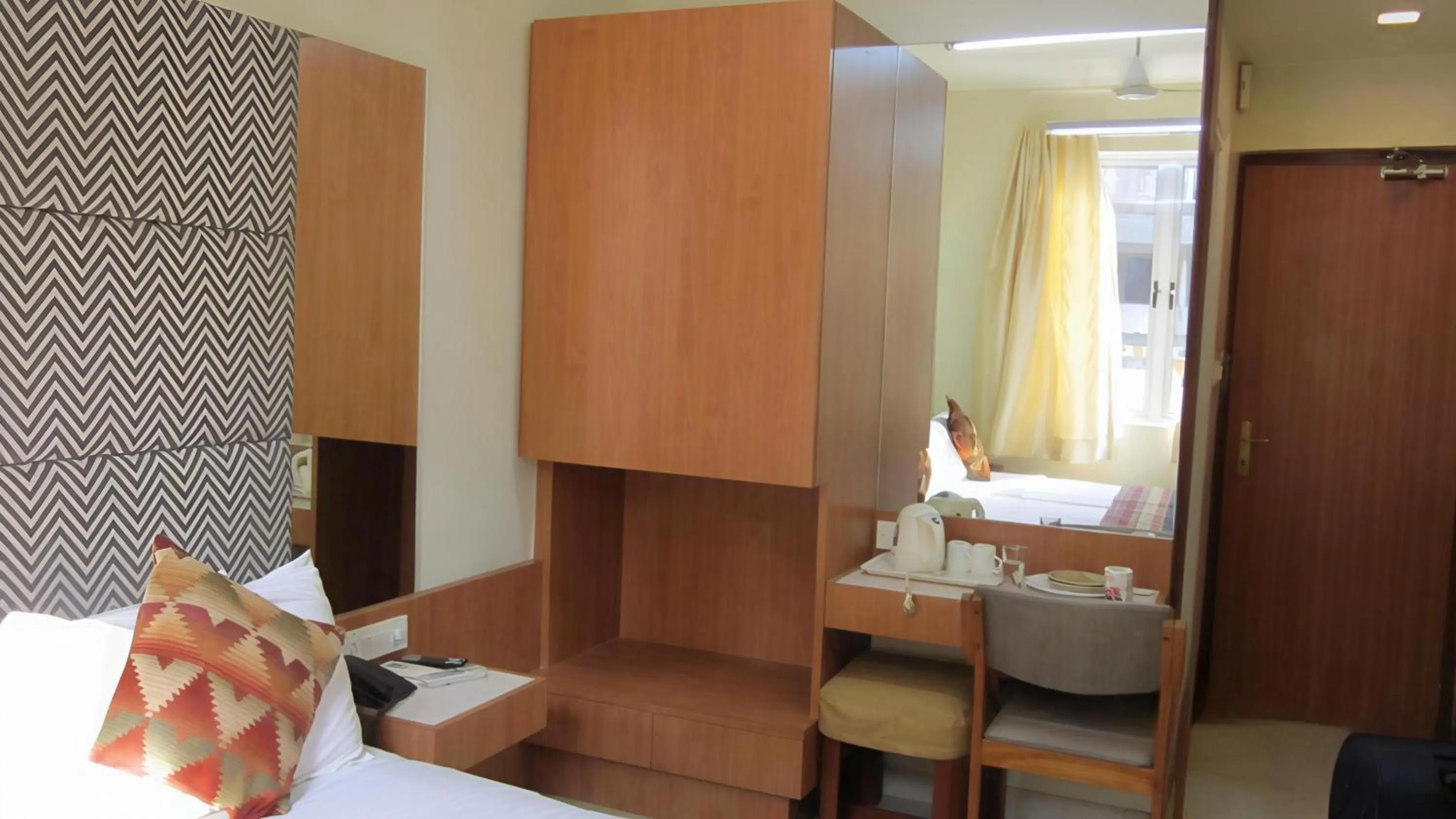 Seating area, Bed in Empire Hotel