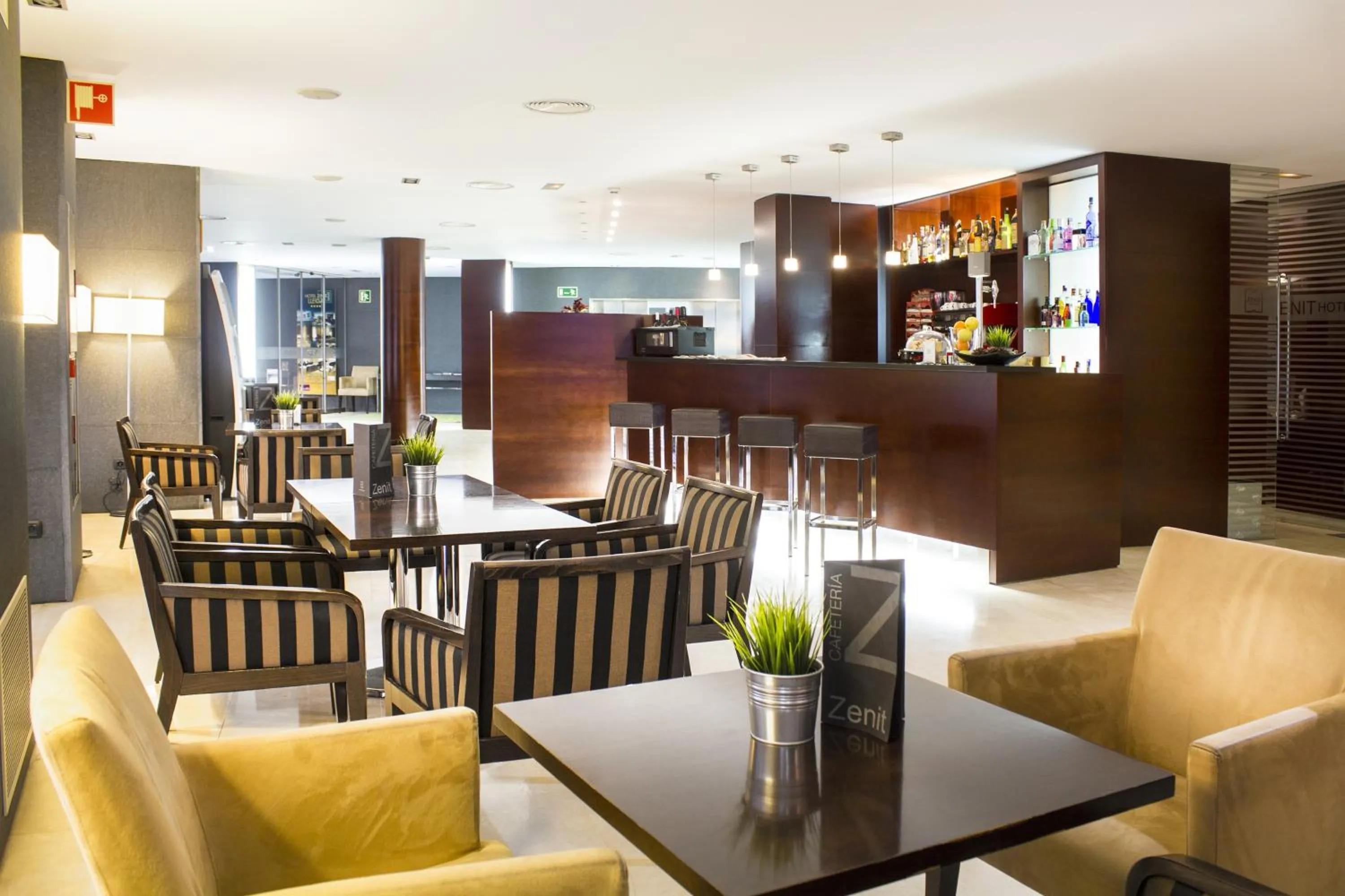 Lounge or bar in Zenit Lleida
