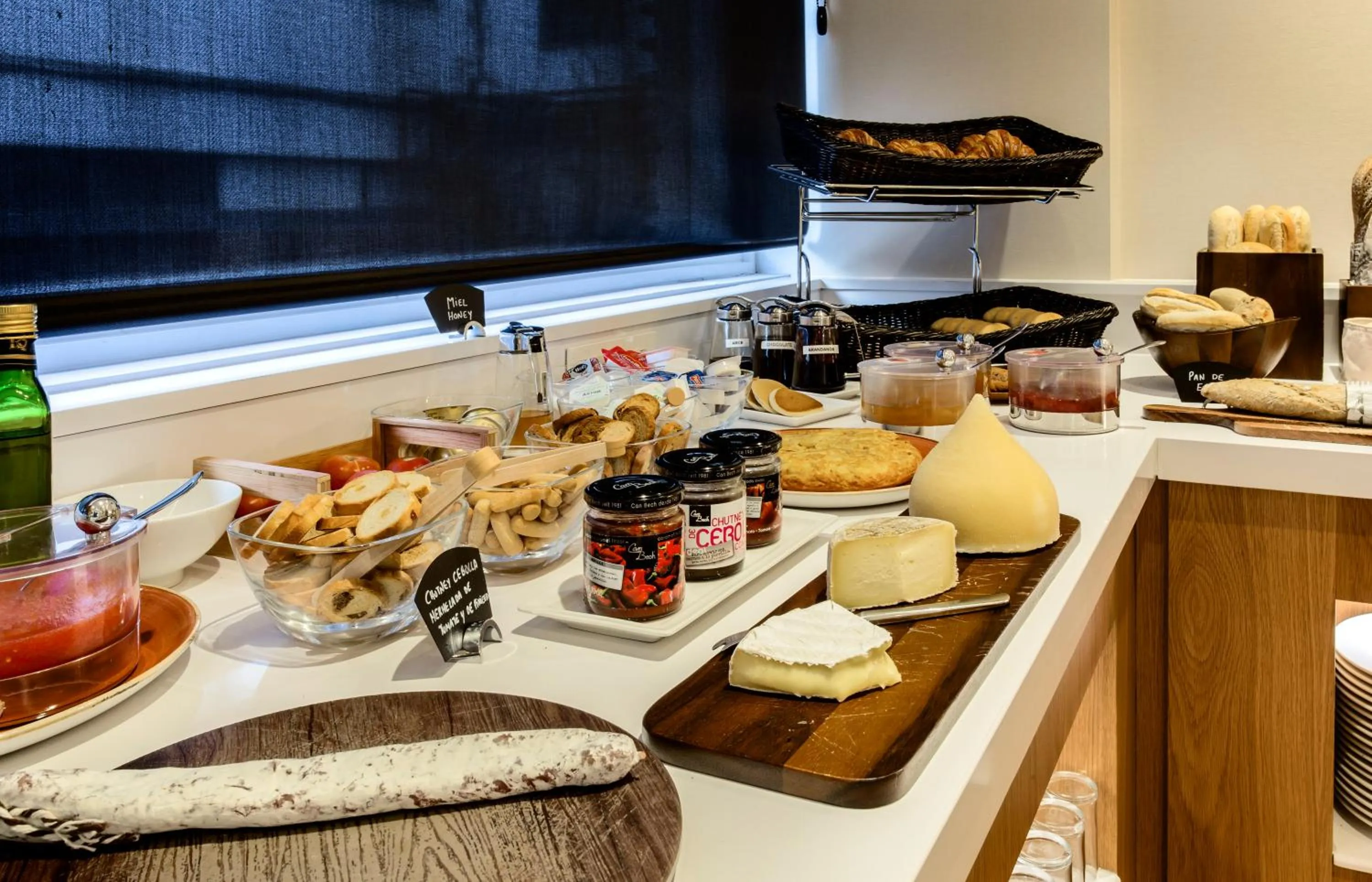 Buffet breakfast in Catalonia Giralda