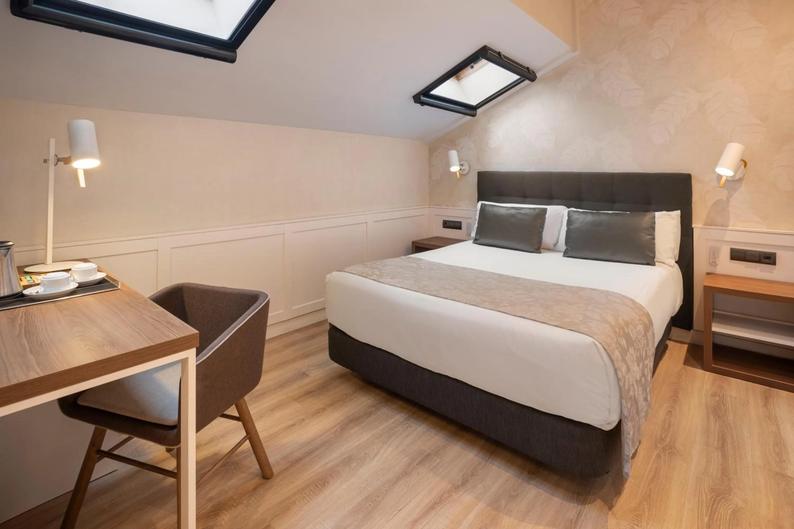 Bed in Catalonia Puerta del Sol