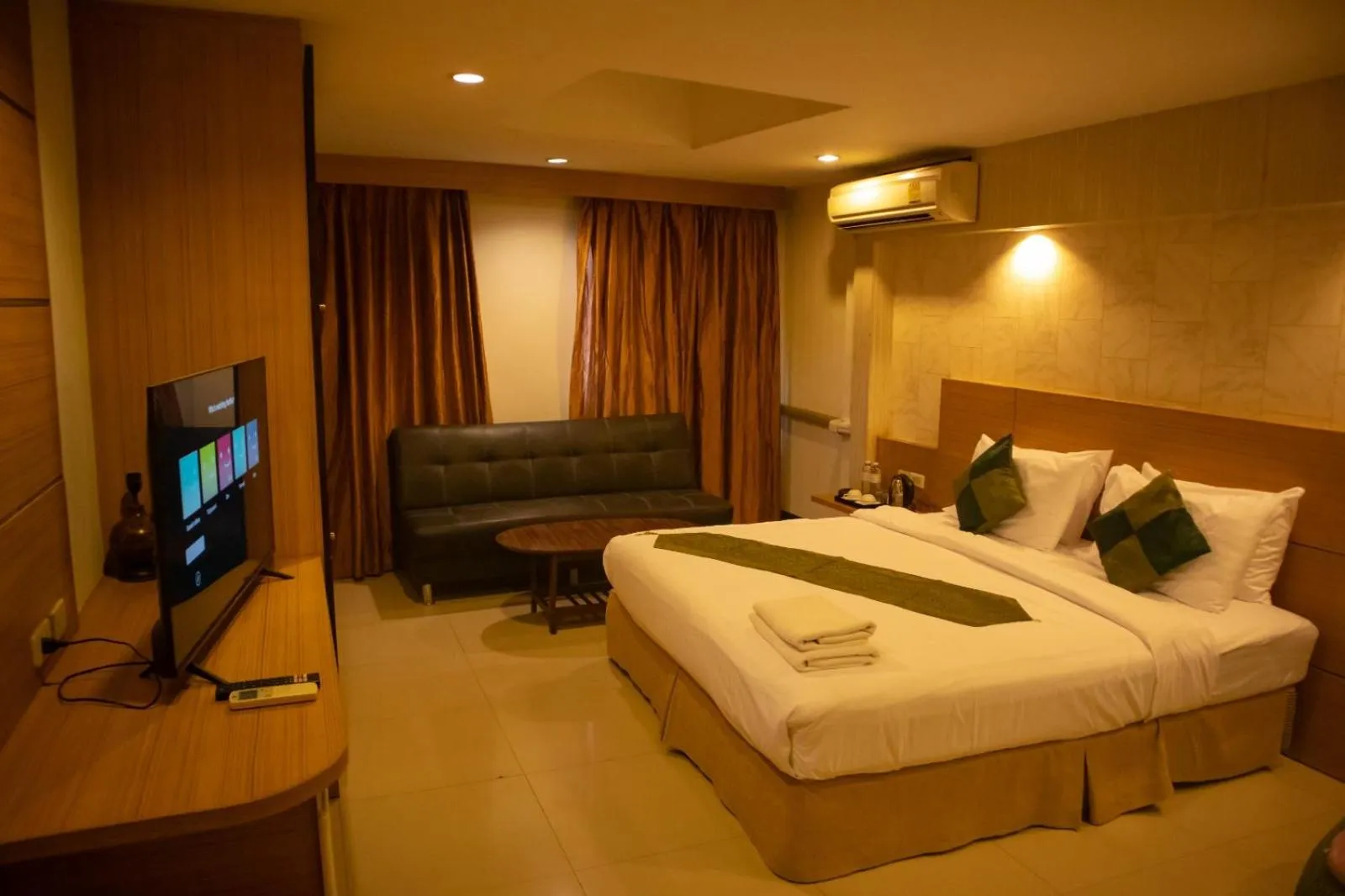 TV and multimedia, Bed in The ESSE Hotel Pattaya