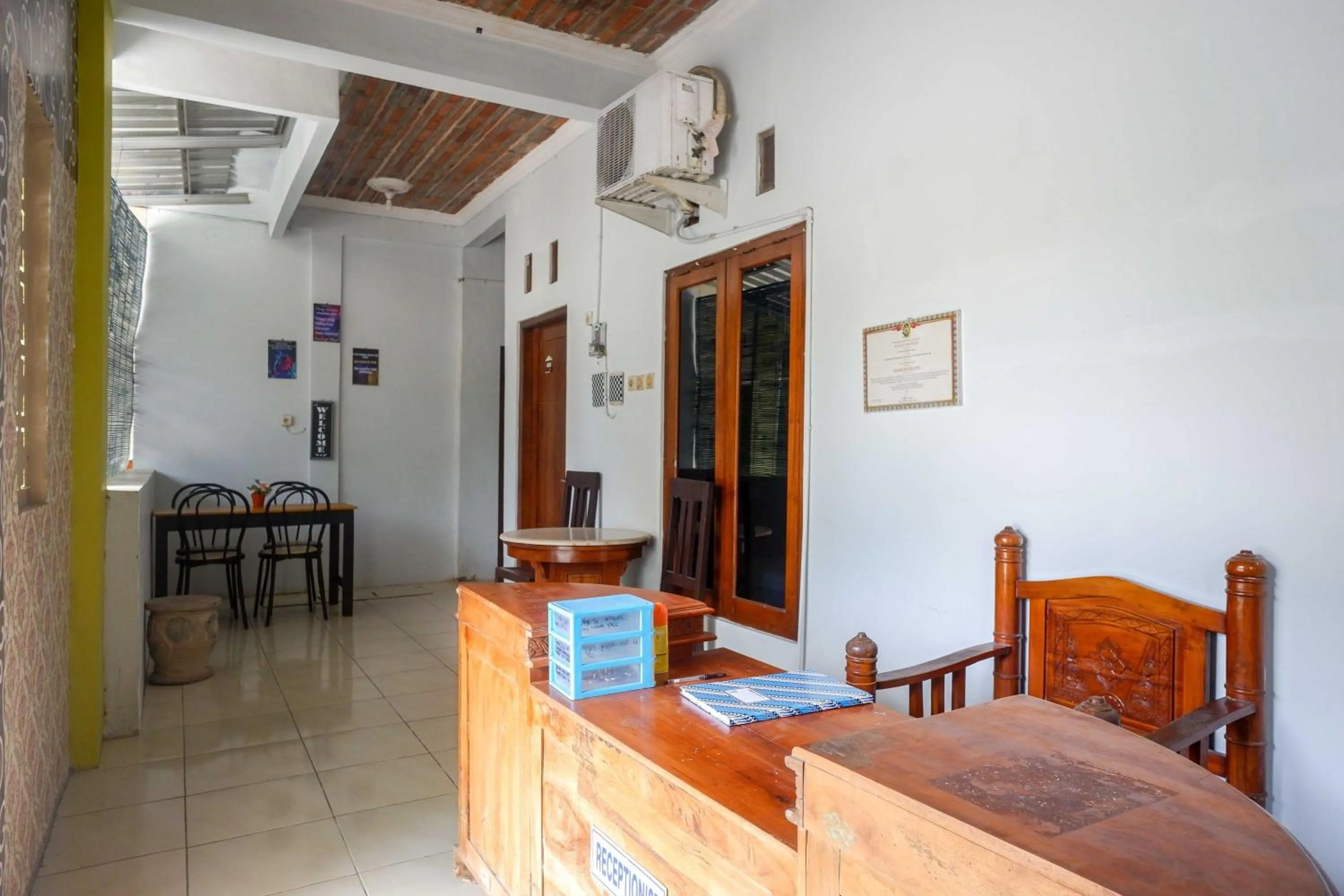 Lobby or reception in RedDoorz at Pakuncen Malioboro Yogyakarta