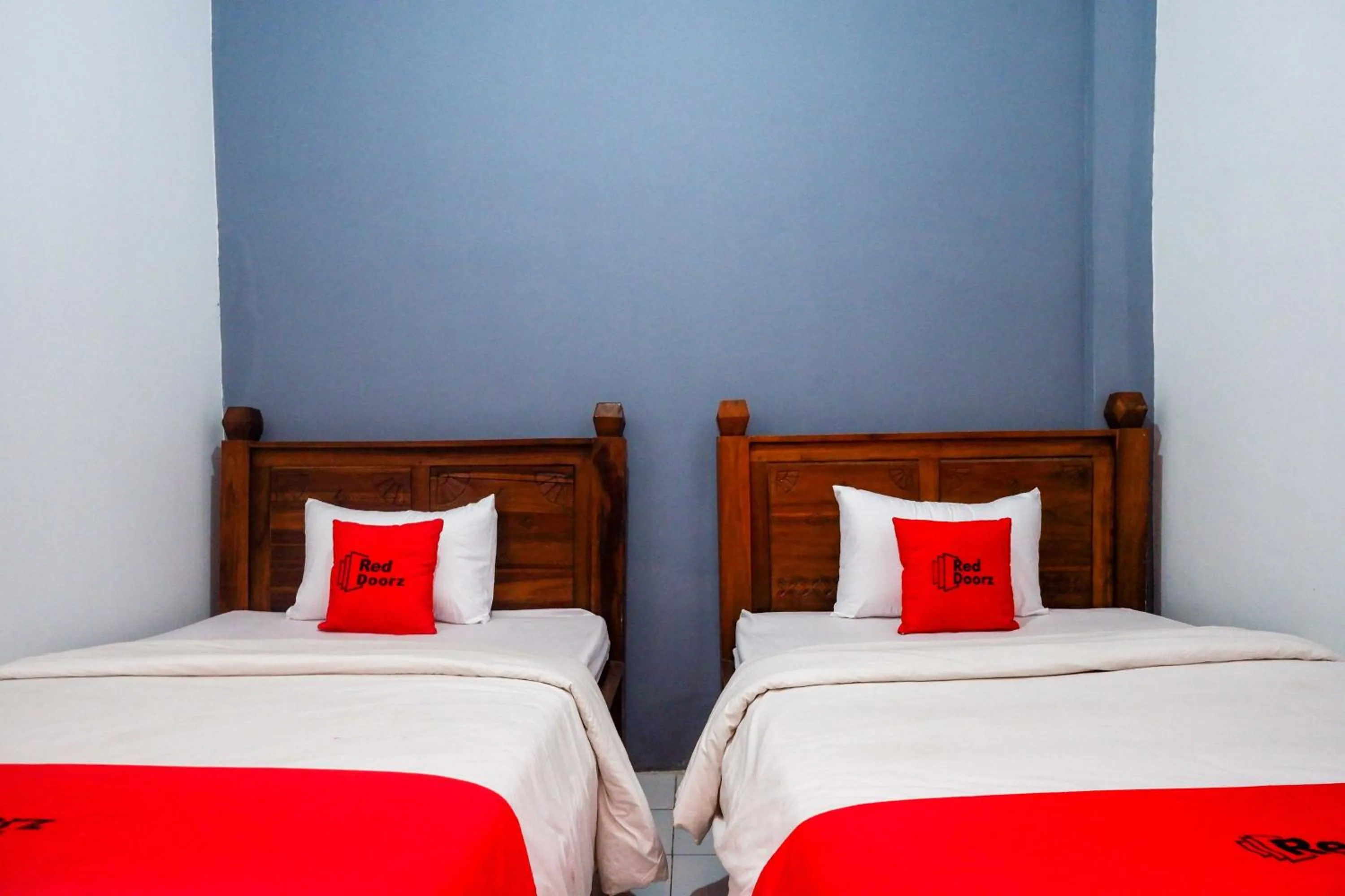 Bedroom, Bed in RedDoorz at Pakuncen Malioboro Yogyakarta