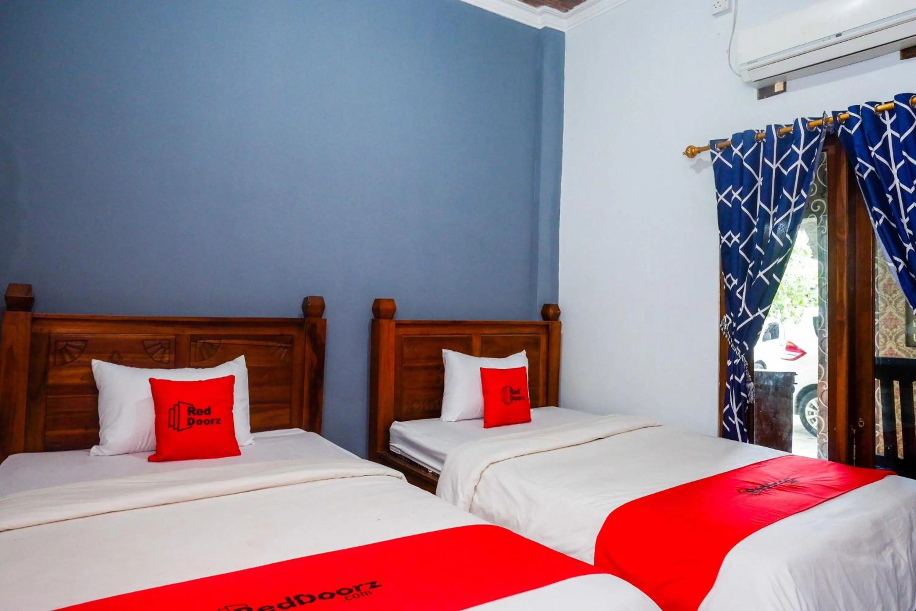 Bedroom, Bed in RedDoorz at Pakuncen Malioboro Yogyakarta