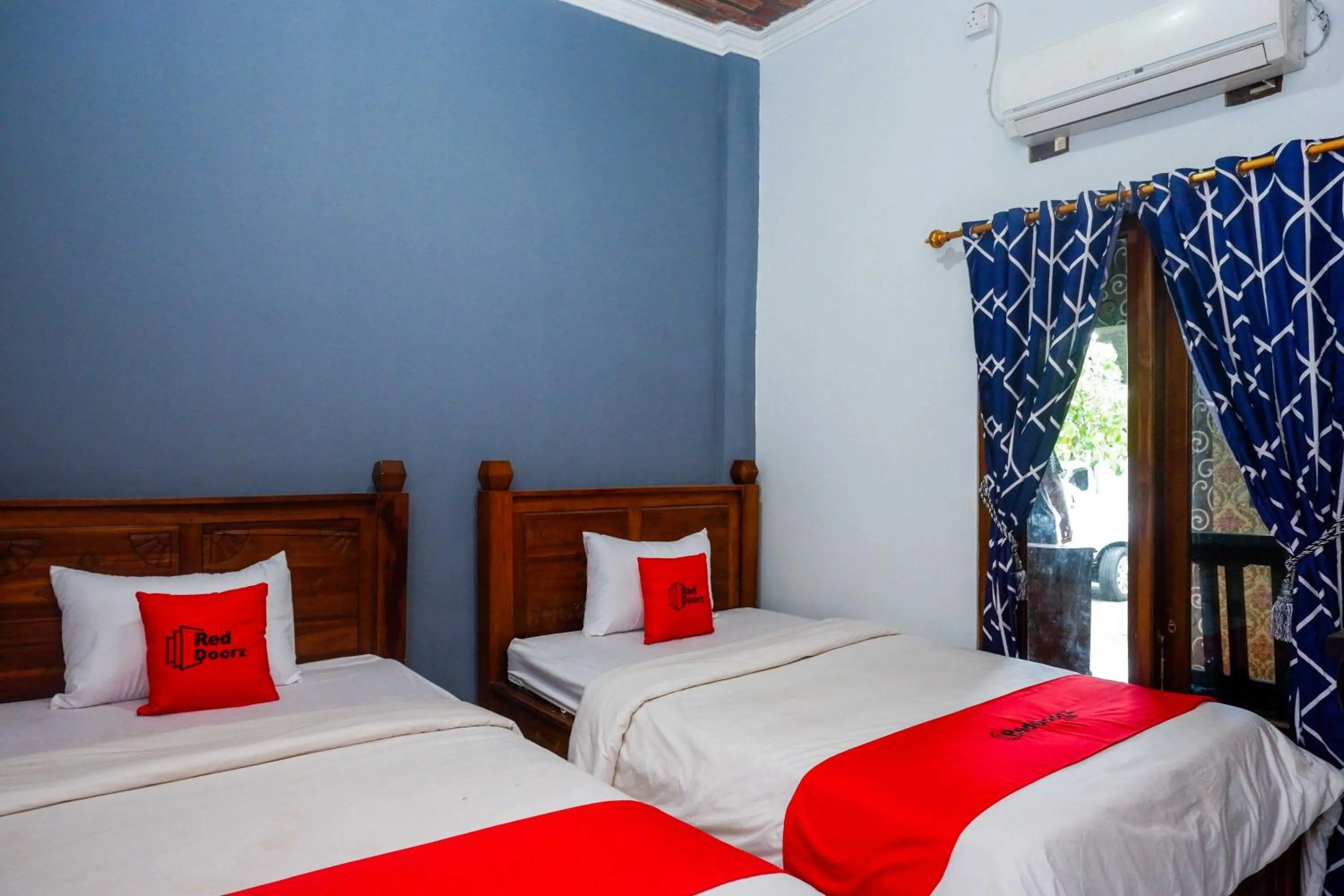 Bedroom, Bed in RedDoorz at Pakuncen Malioboro Yogyakarta