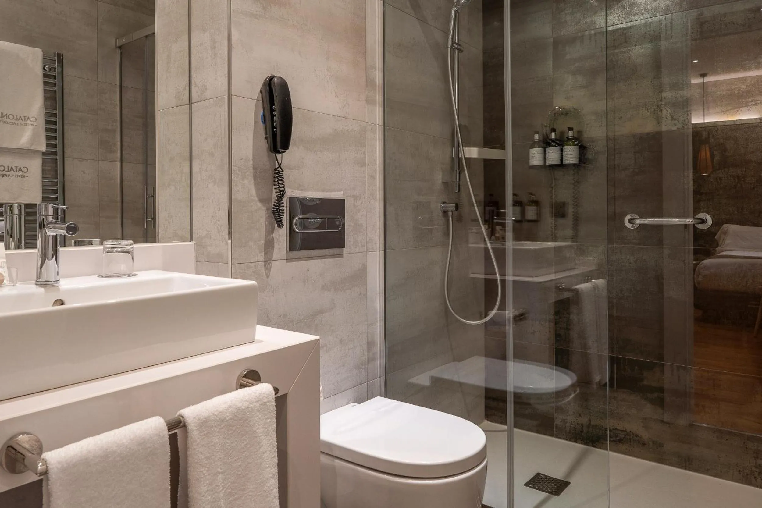 Shower in Catalonia Gran Vía Madrid