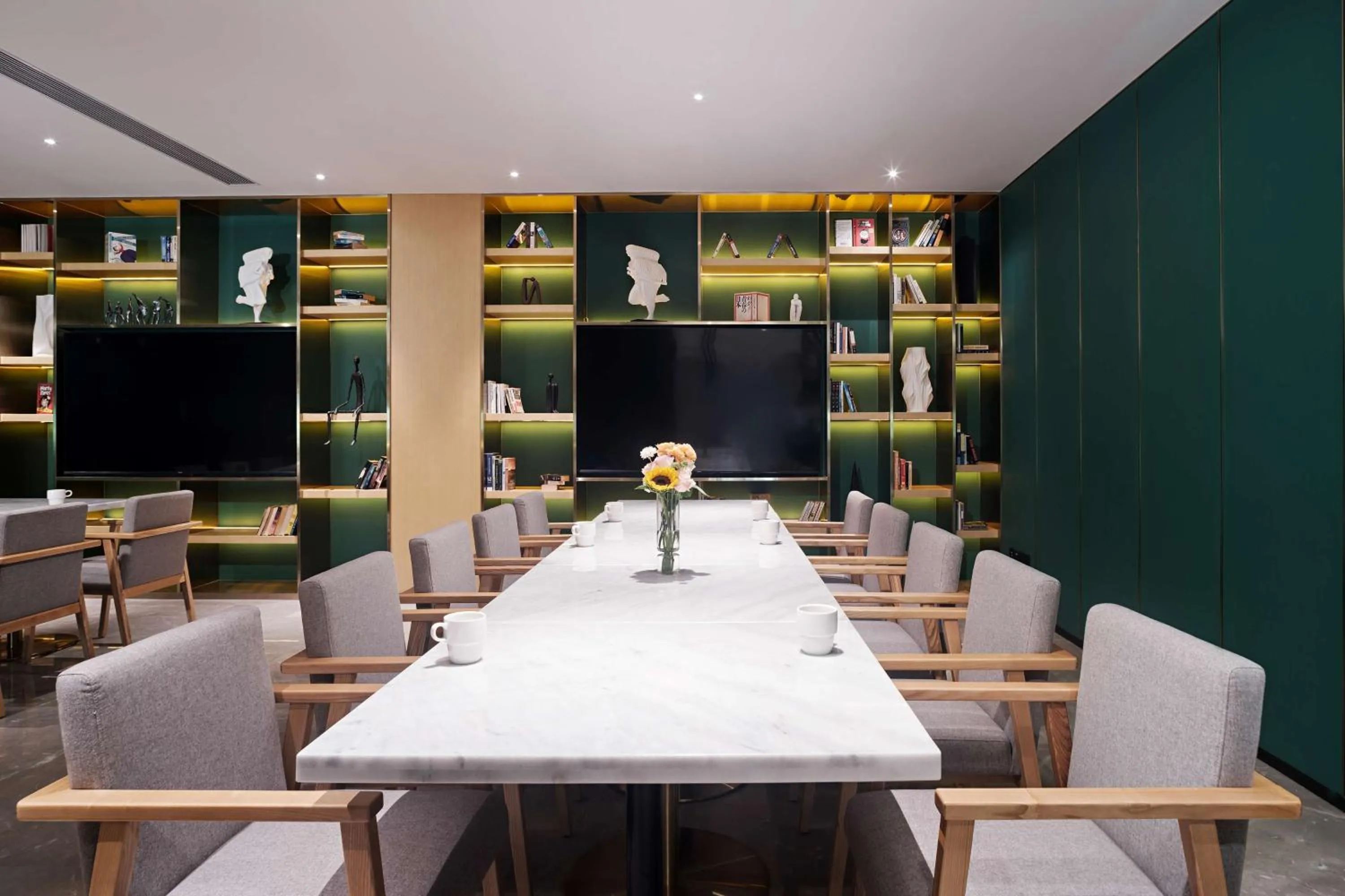 Meeting/conference room in Hilton Garden Inn Chengdu Kuanzhai Alley