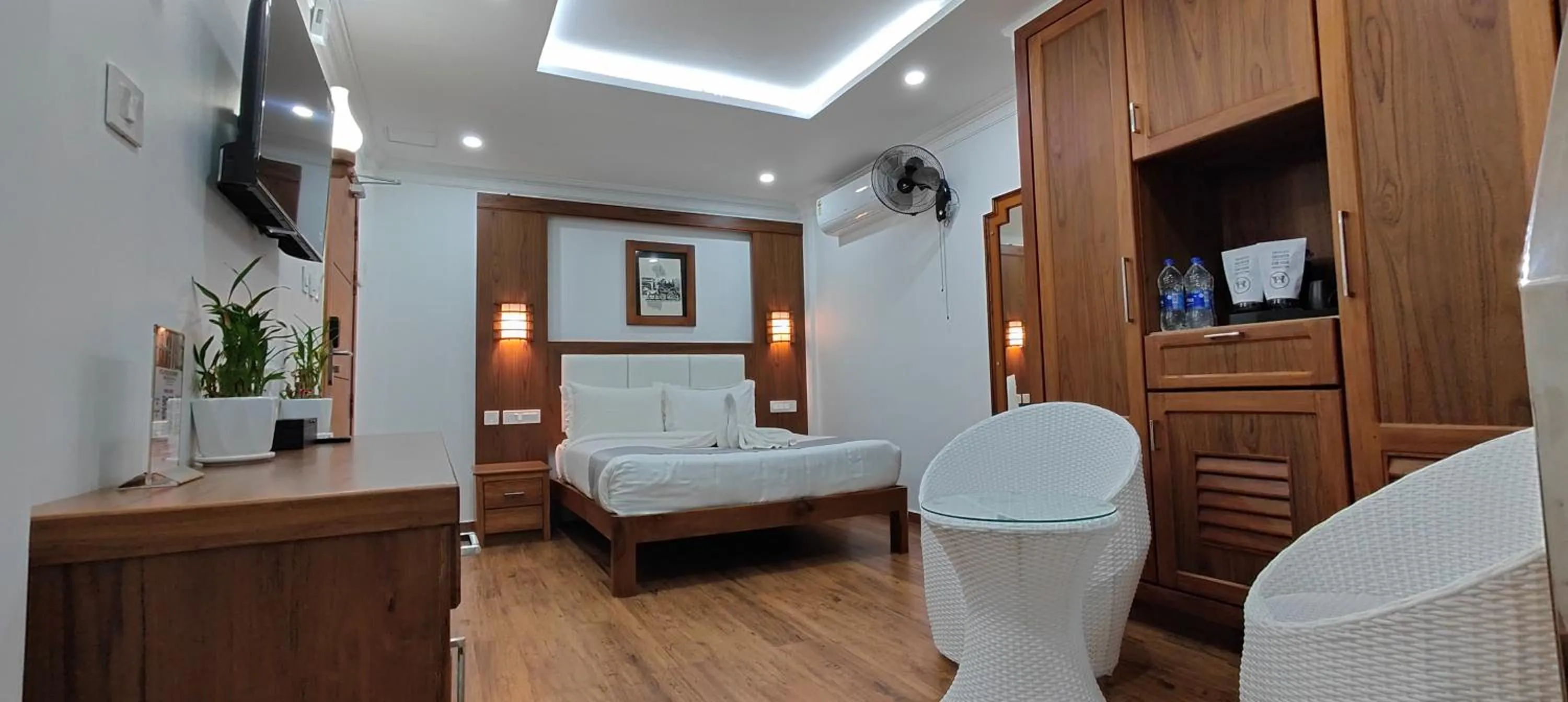 Bed in HOTEL WHITE HOUSE, Munnar