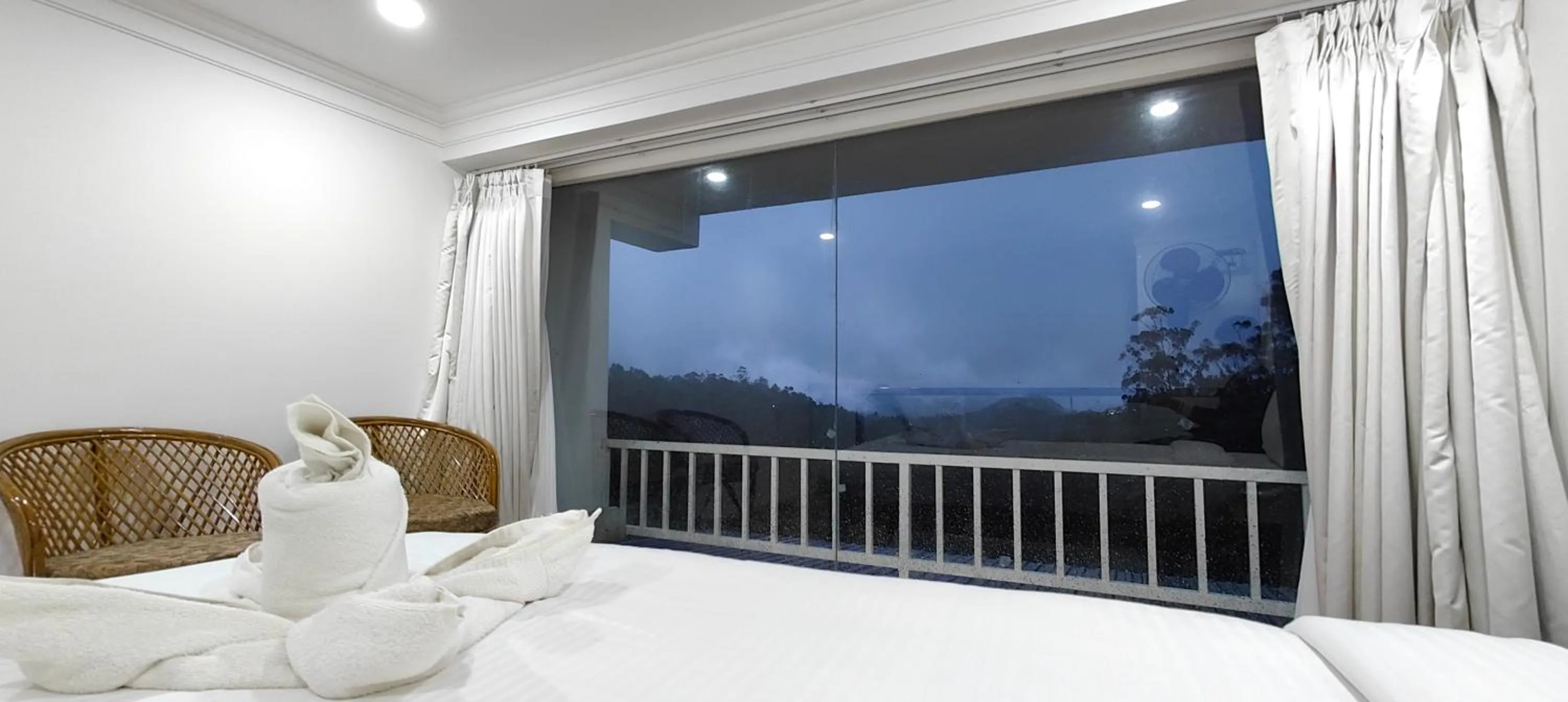 Bed in HOTEL WHITE HOUSE, Munnar