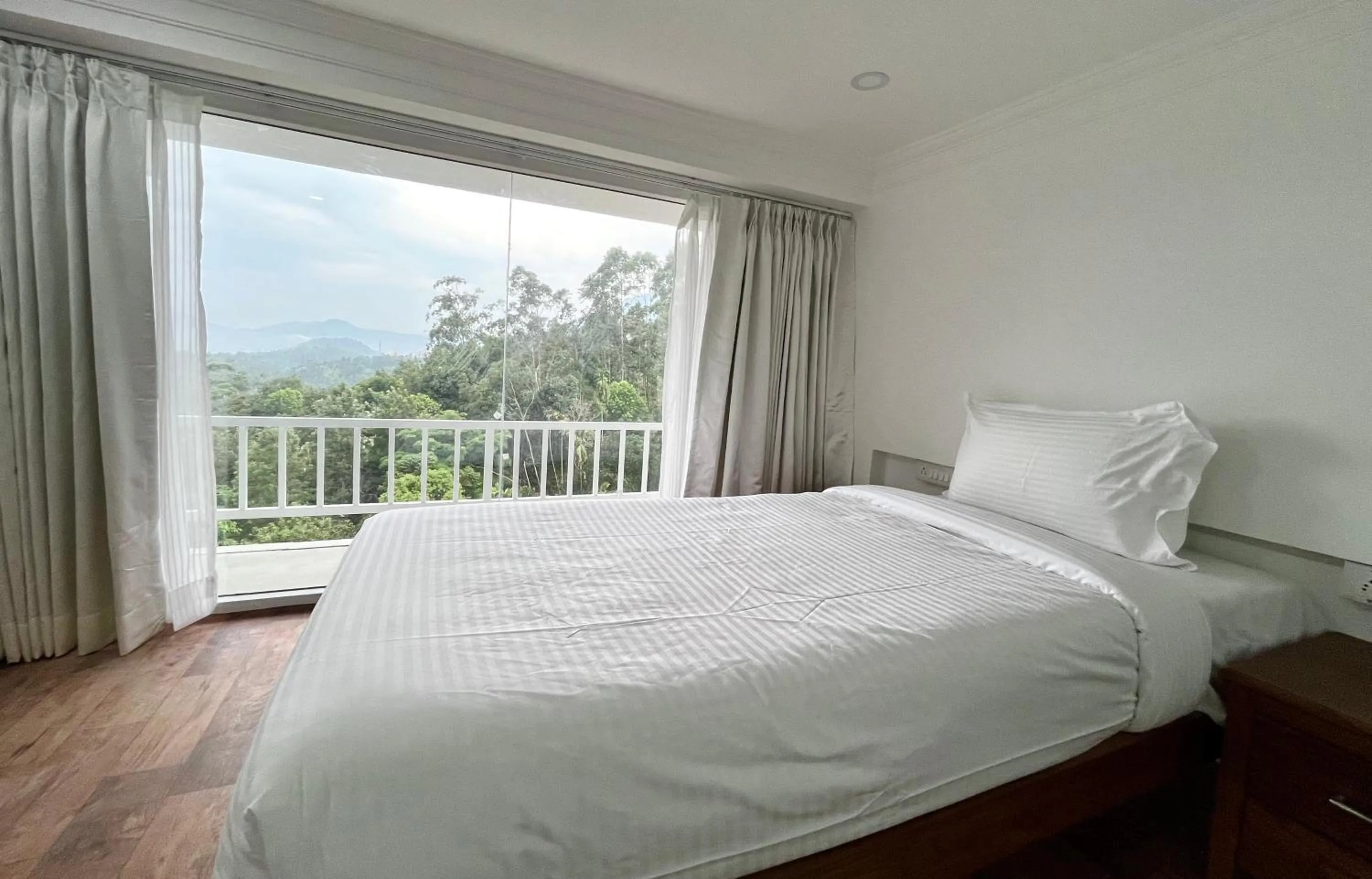 Bed in HOTEL WHITE HOUSE, Munnar