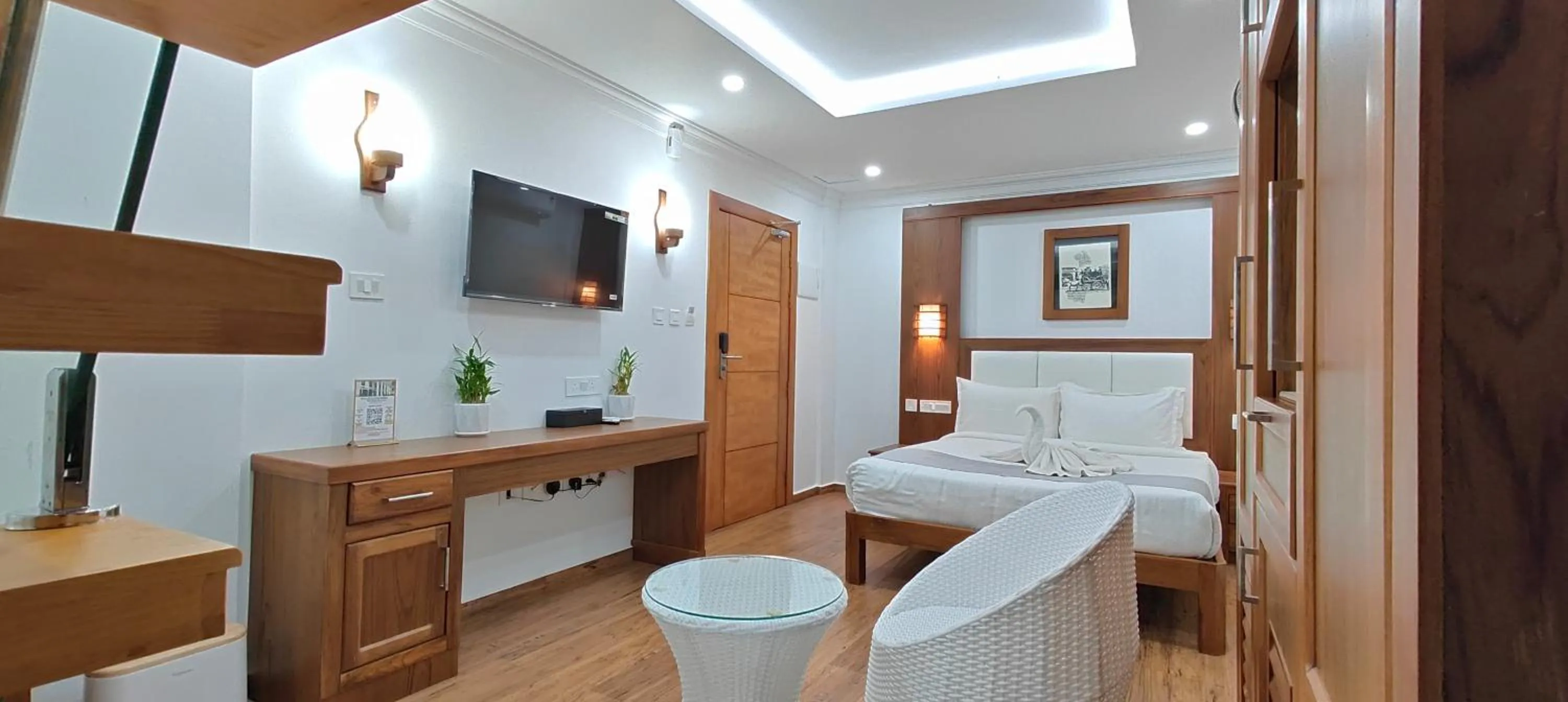 TV and multimedia, Bed in HOTEL WHITE HOUSE, Munnar