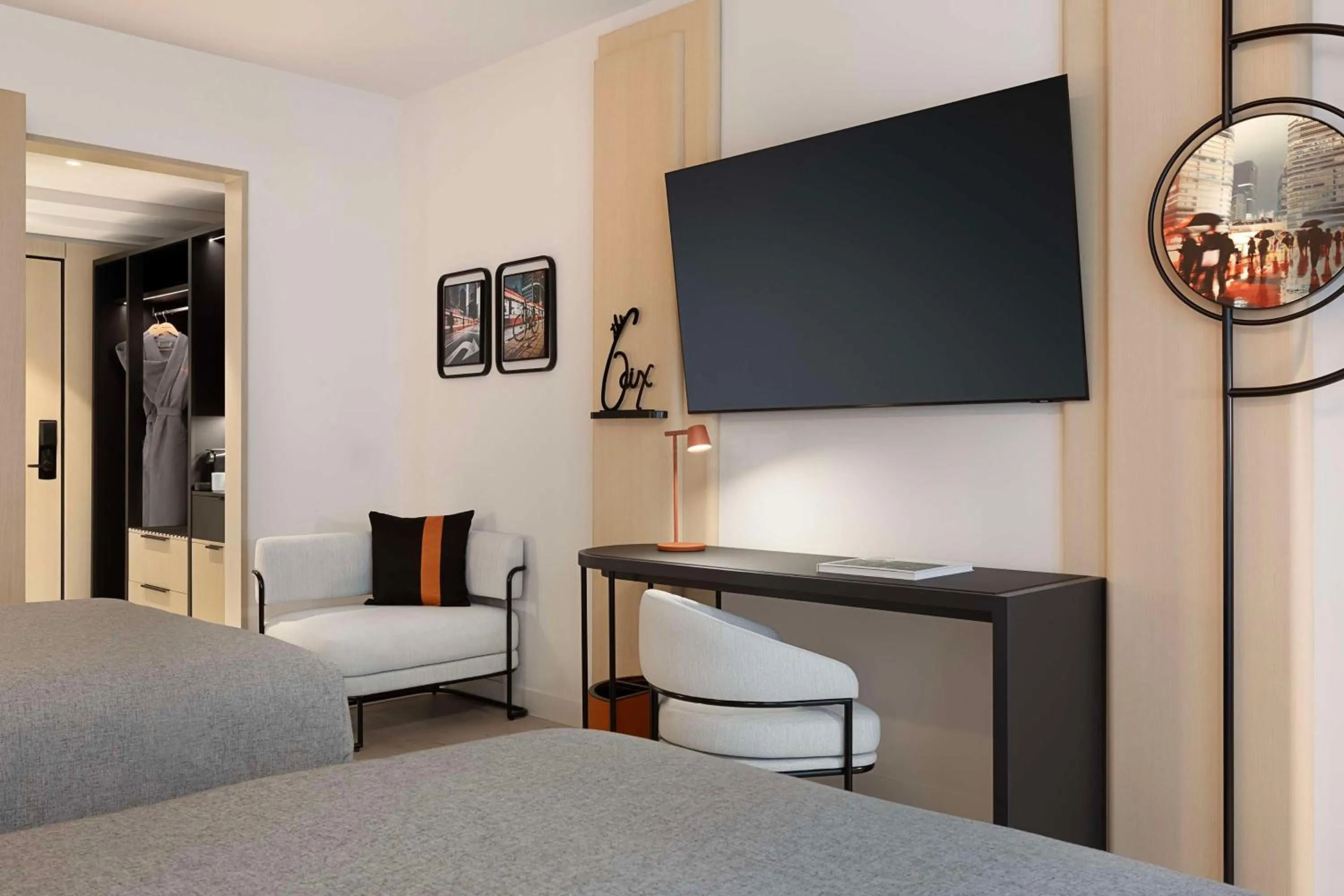 Bedroom, Bed in Canopy By Hilton Toronto Yorkville