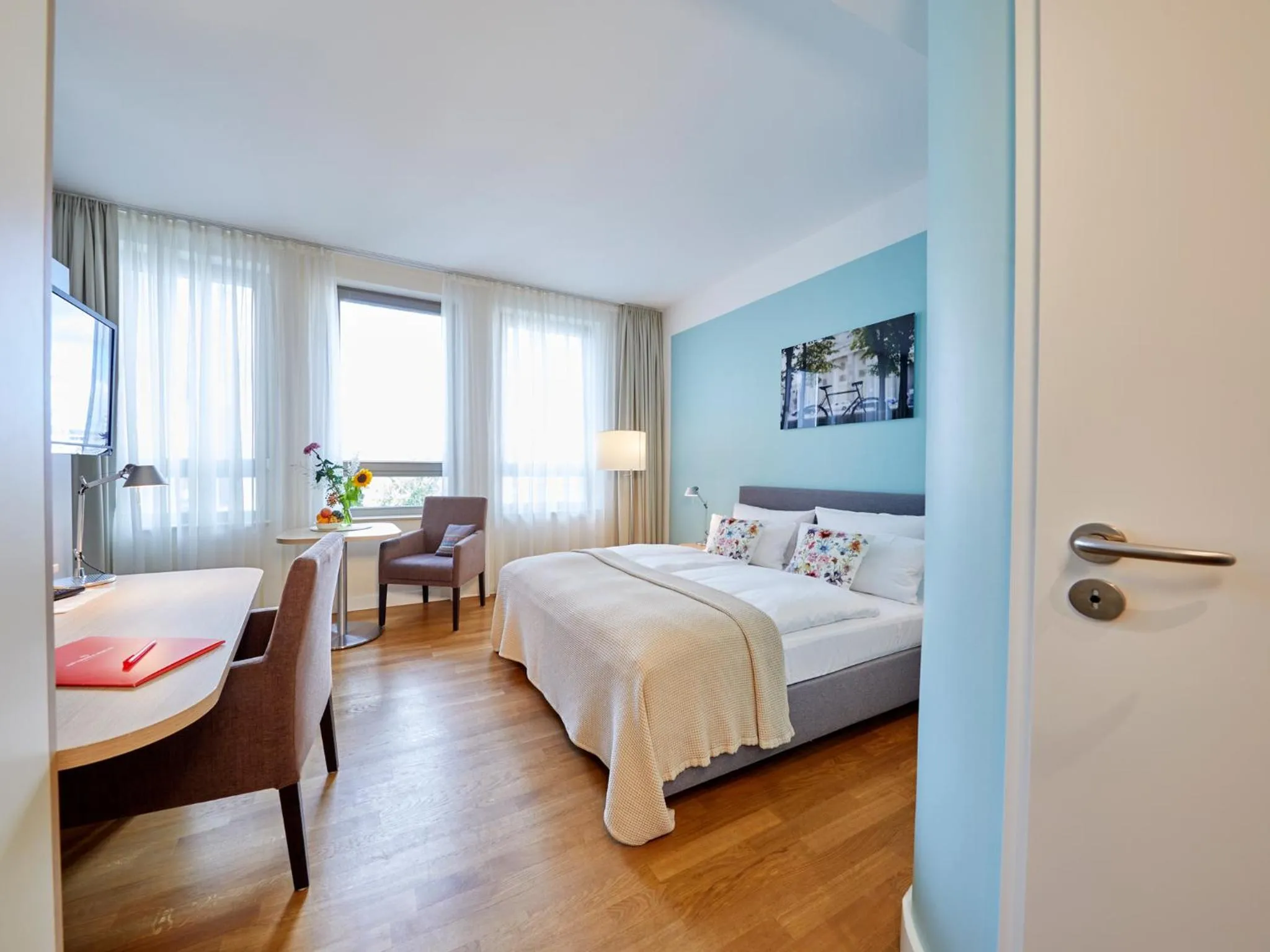 Photo of the whole room, Bed in Flottwell Berlin Hotel & Residenz am Park