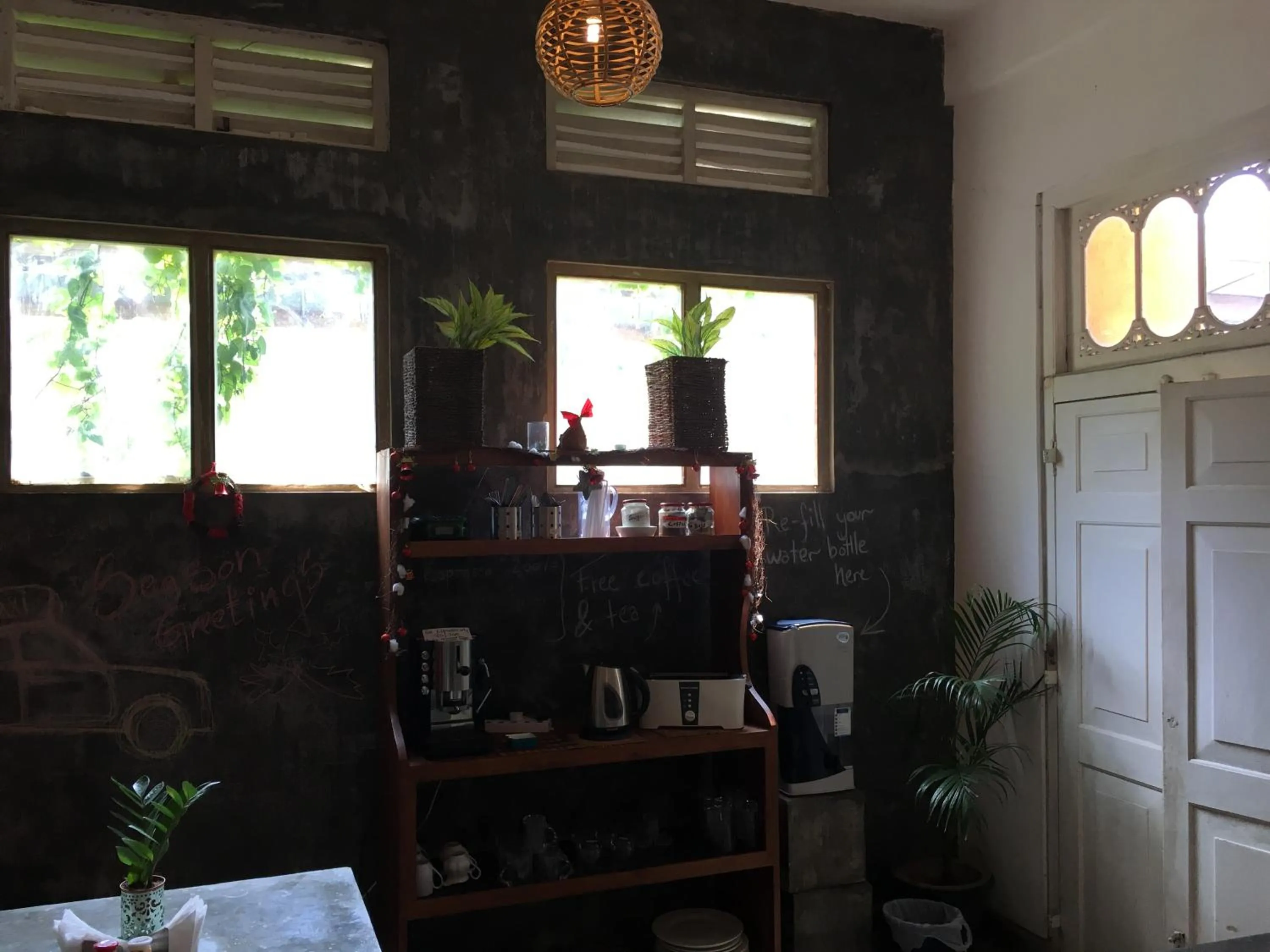 Communal lounge/ TV room in Colombo Beach Hostel