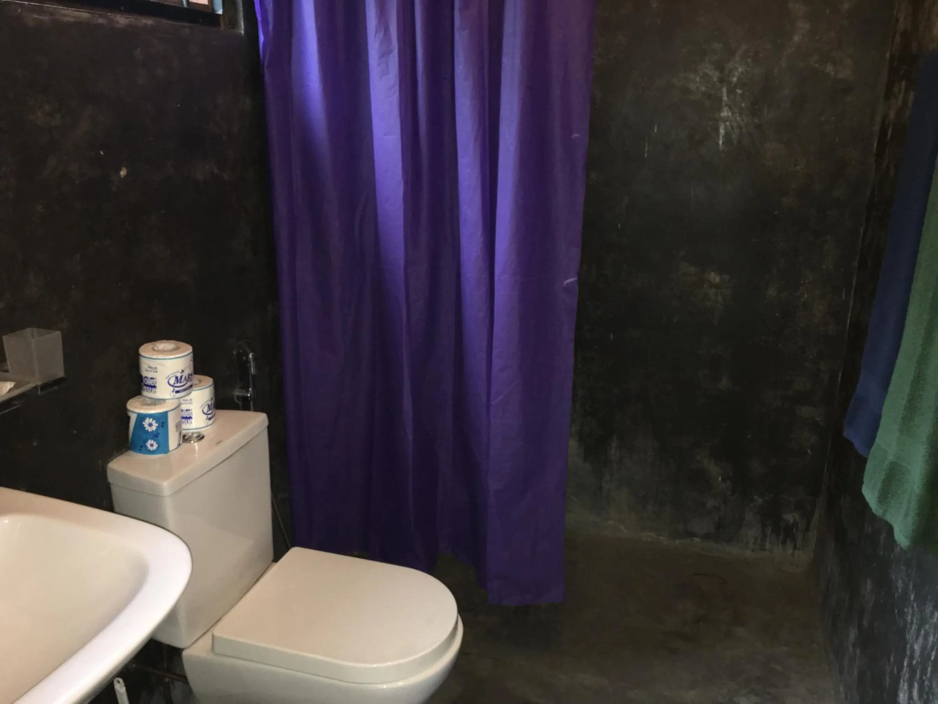 Bathroom in Colombo Beach Hostel