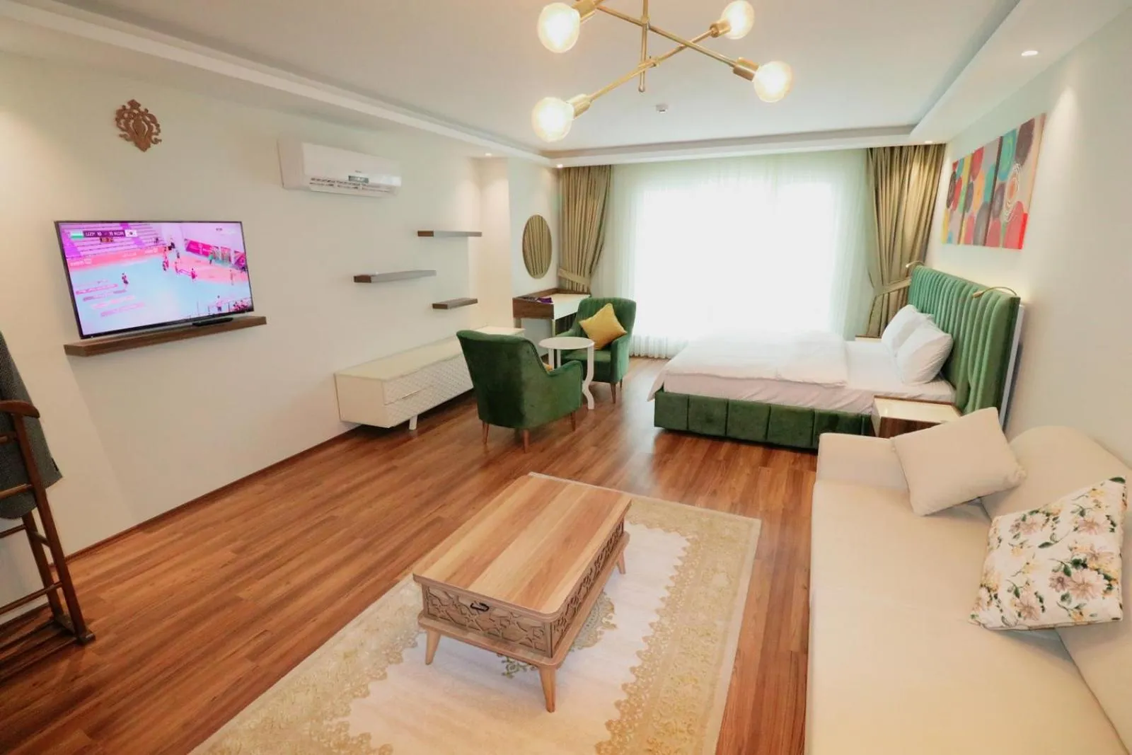 Photo of the whole room in Grand Luxury