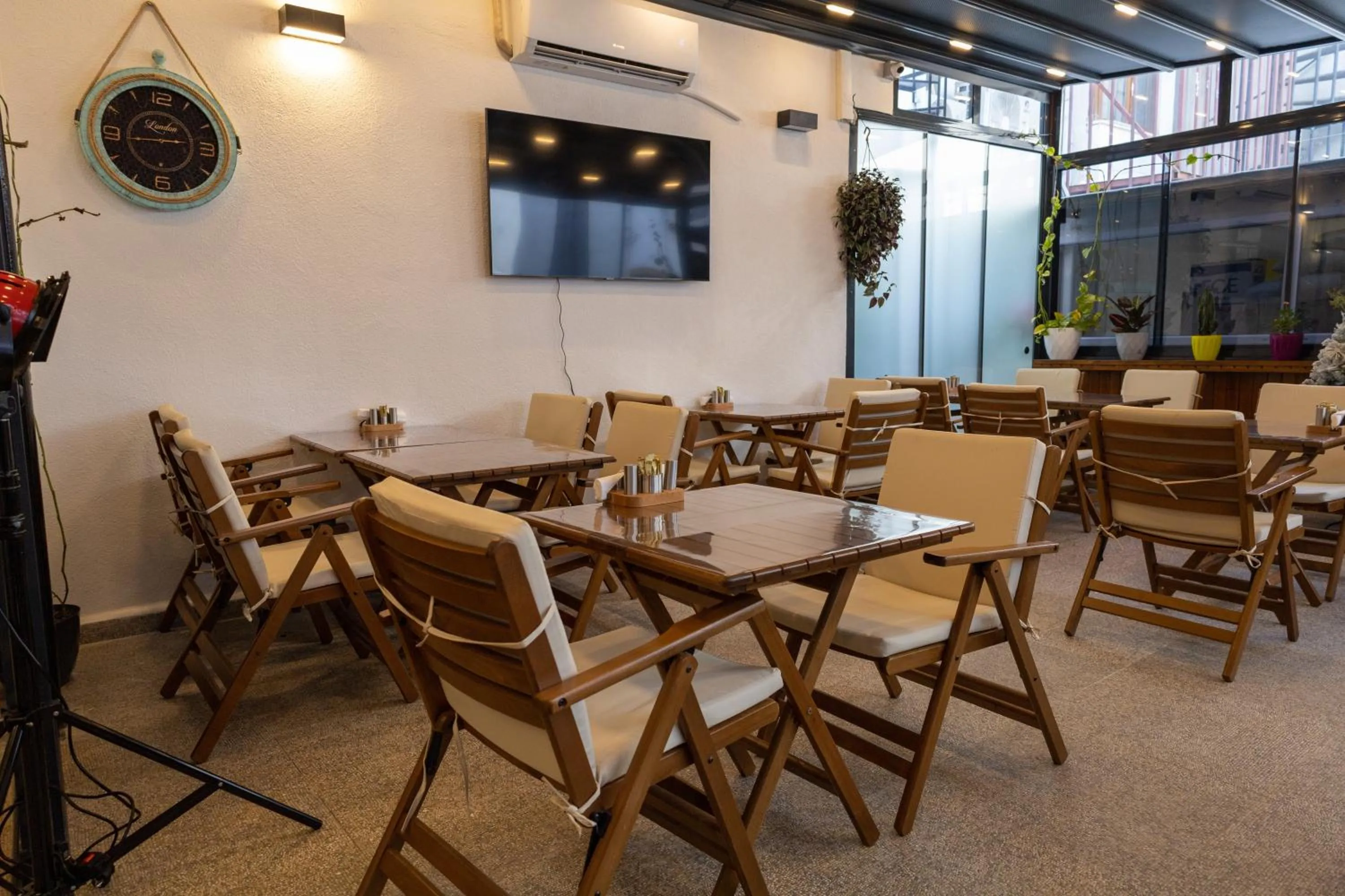 Communal lounge/ TV room in Grand Luxury