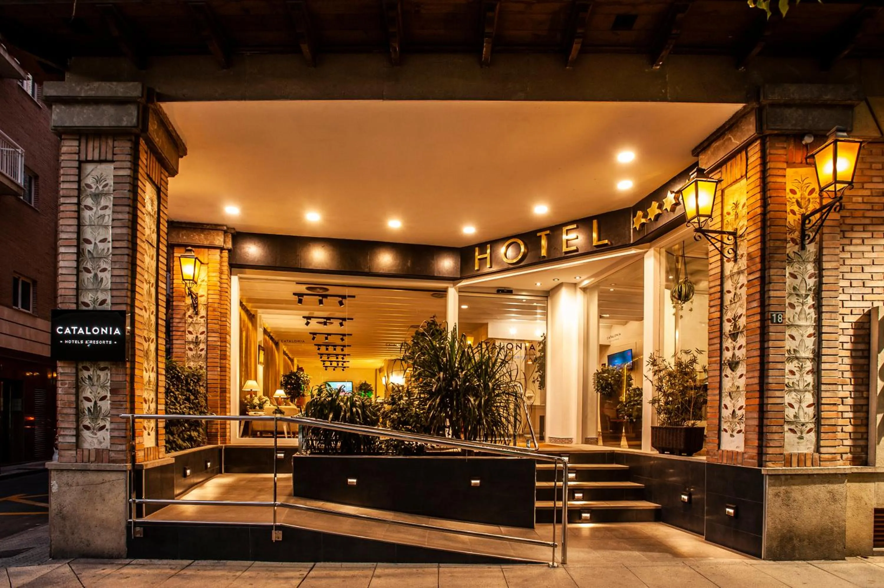 Facade/entrance in Catalonia Conde de Floridablanca