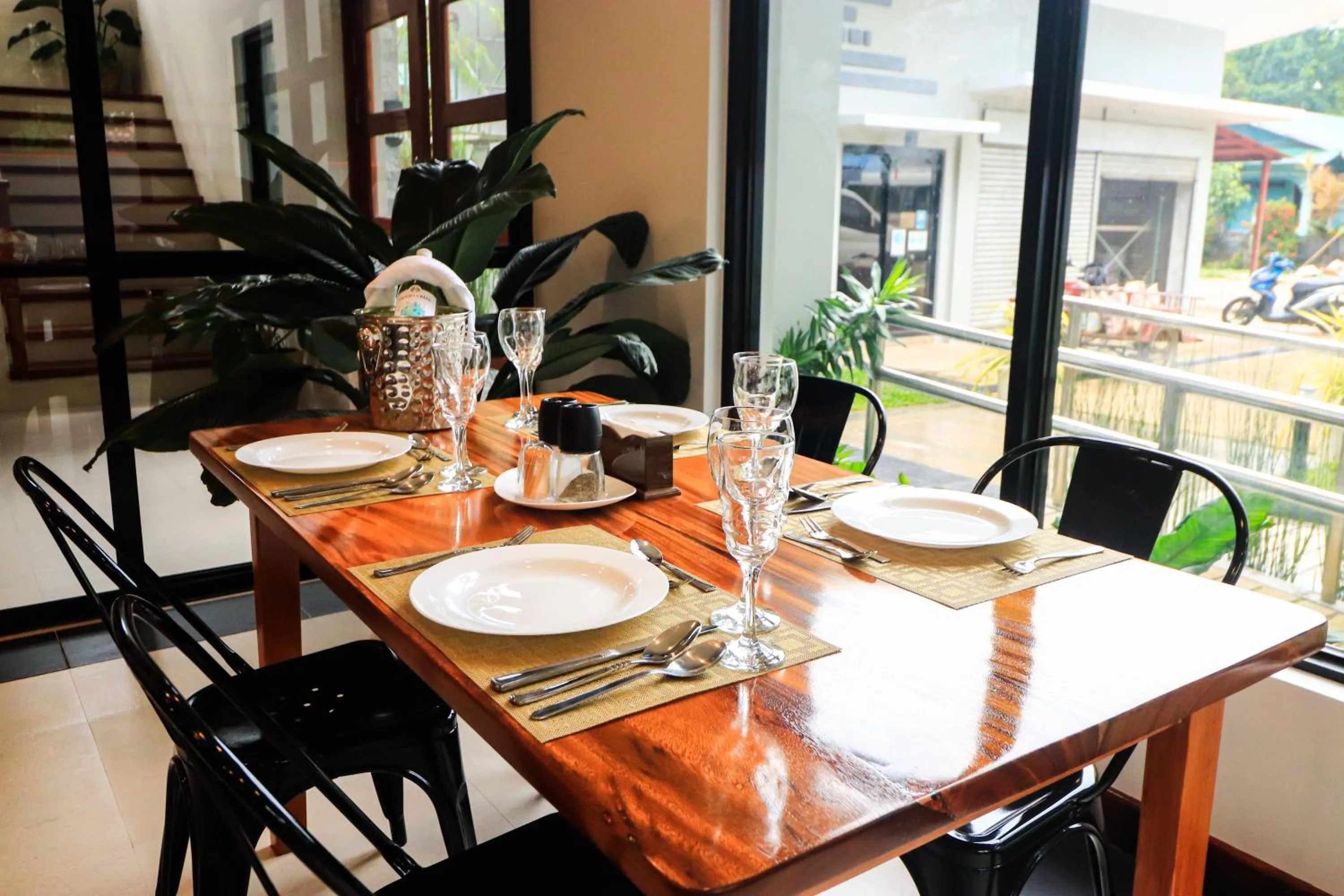 Restaurant/places to eat in Josefina's Tourist Inn