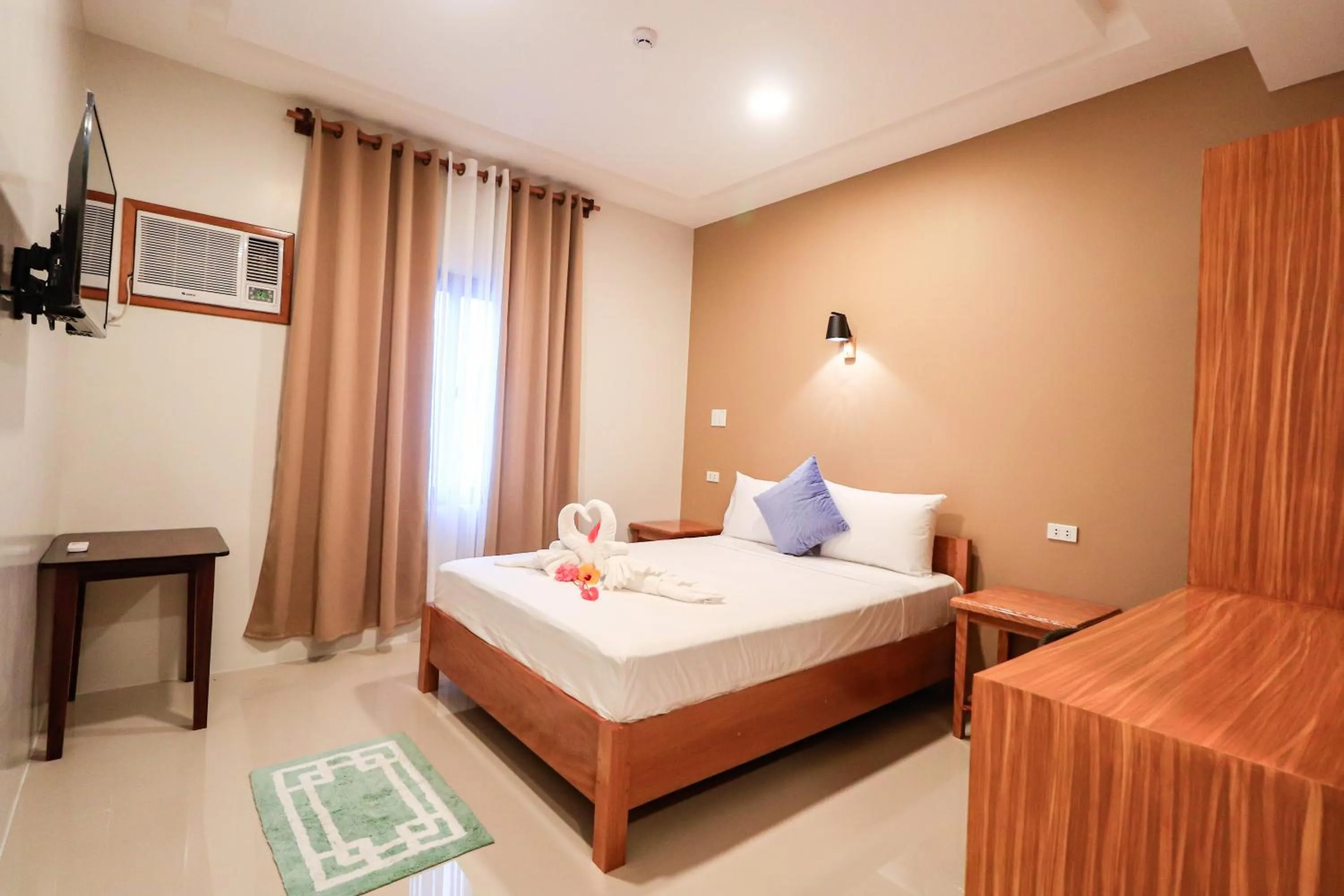 Property building, Bed in Josefina's Tourist Inn