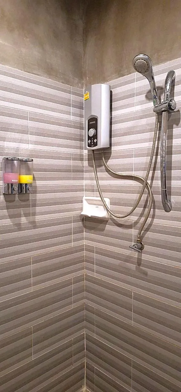 Shower in Namu Hotel