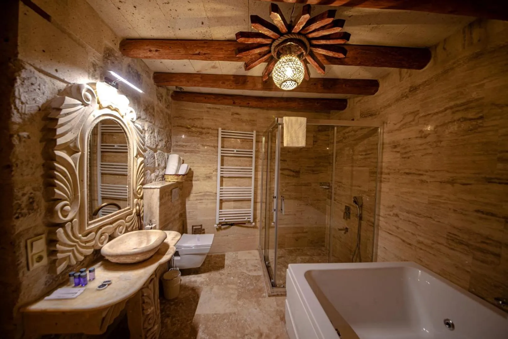 Shower in FARMER CAVE HOUSE