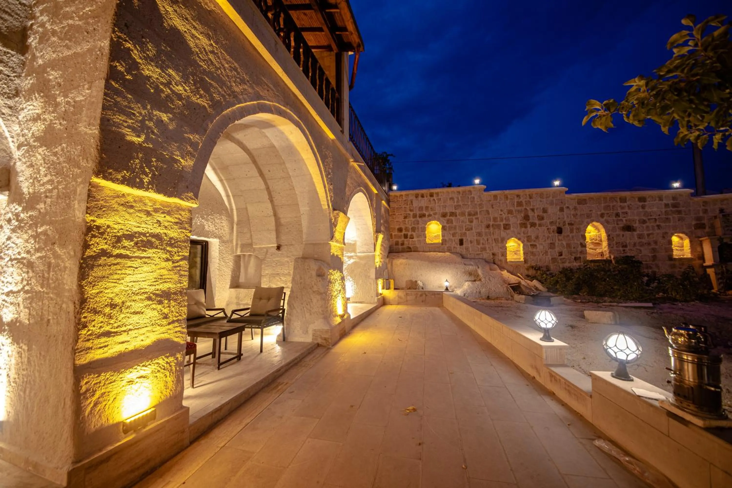 Night in FARMER CAVE HOUSE