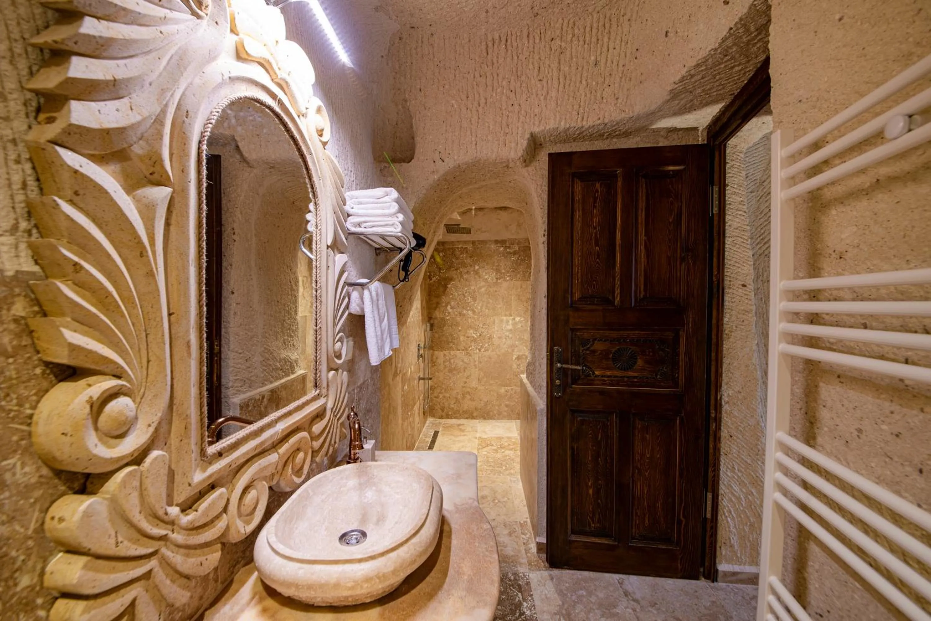 Toilet in FARMER CAVE HOUSE