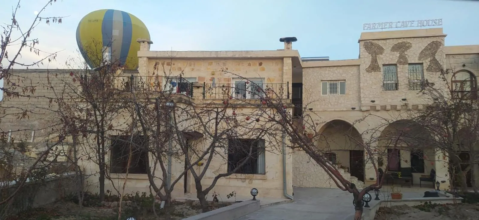 Property building in FARMER CAVE HOUSE