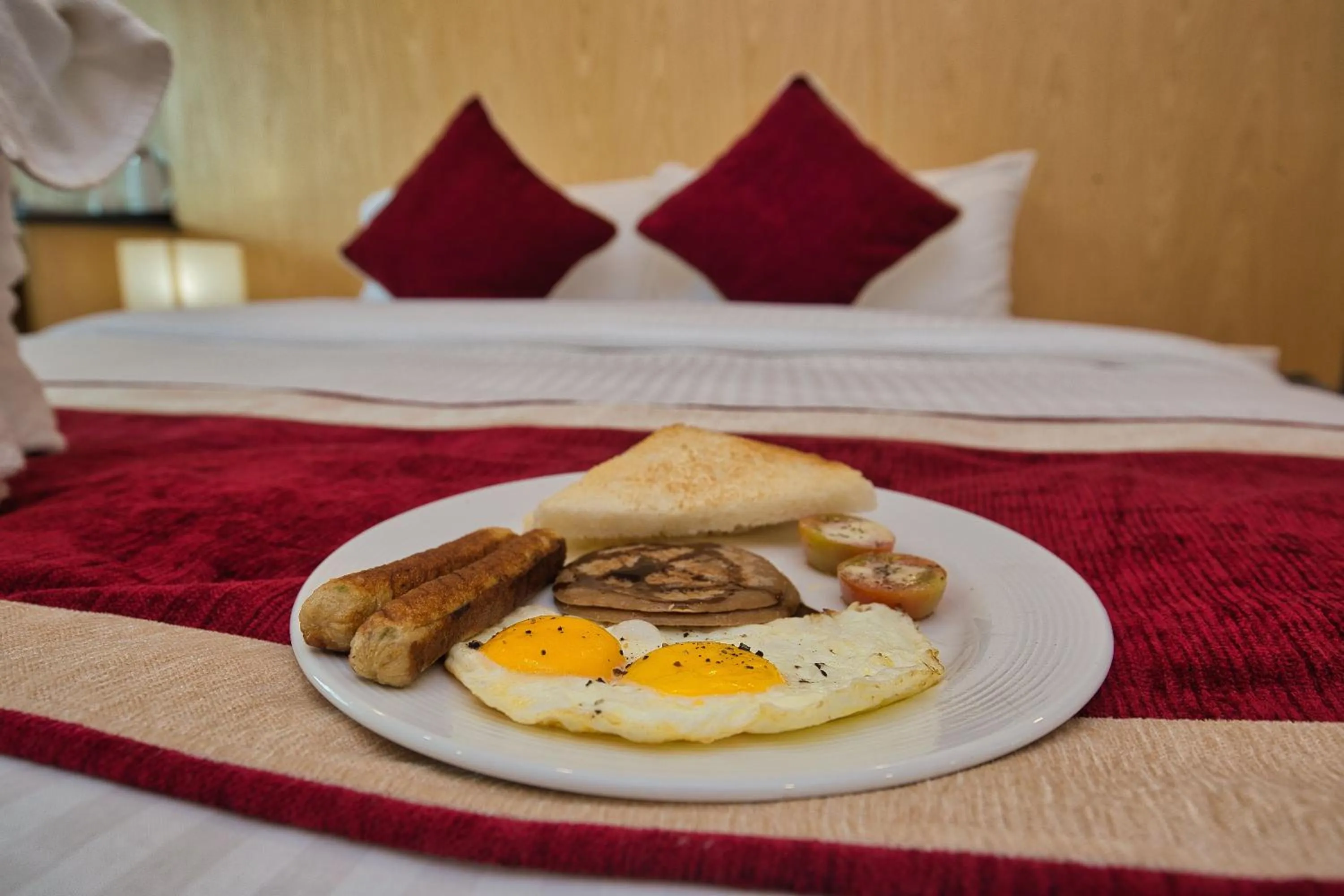 Breakfast, Bed in Hotel Grand View
