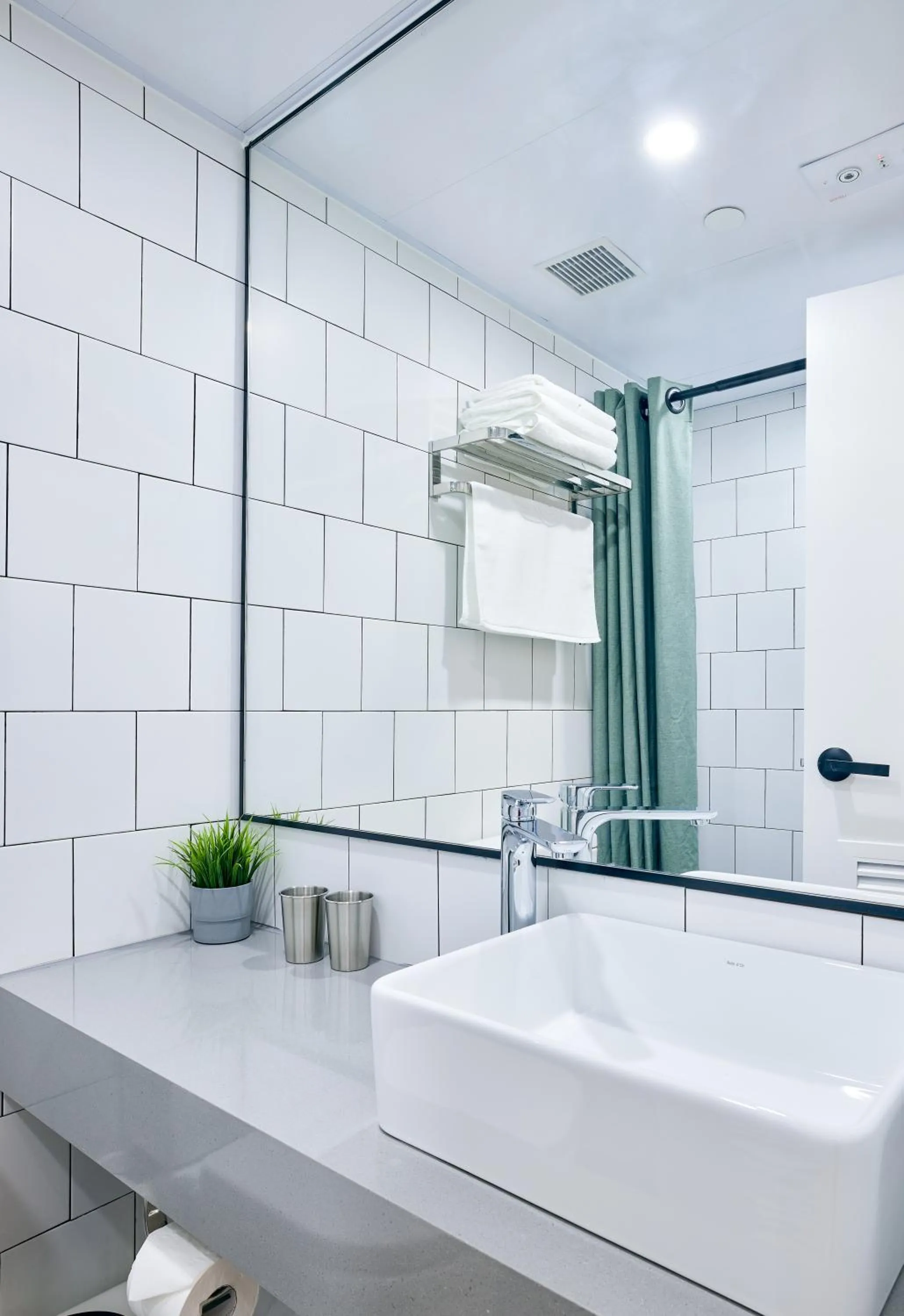 Shower in South Nest