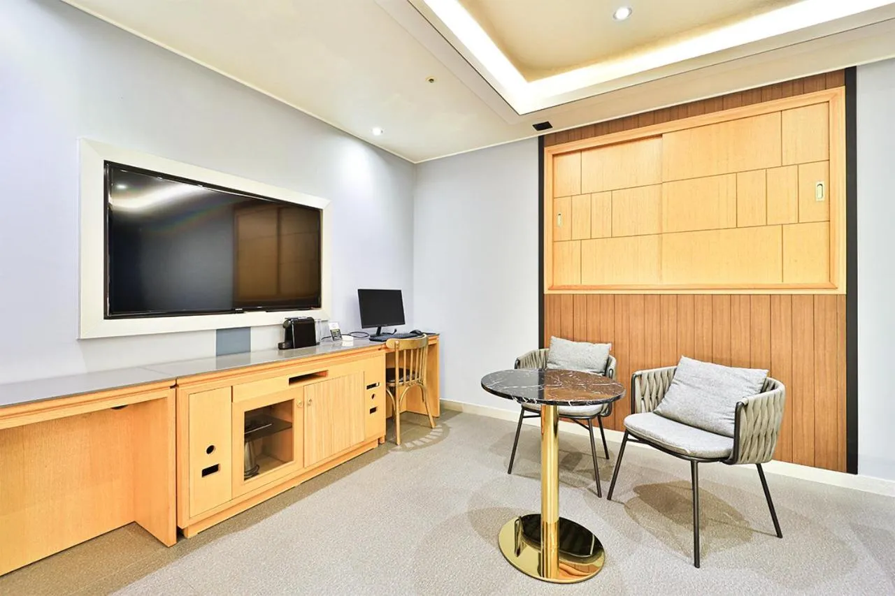 Seating area in Seomyeon IB Hotel