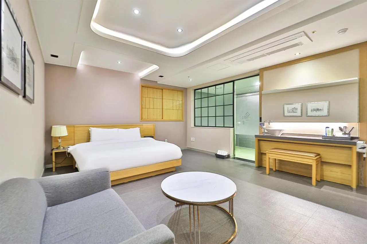 Bed in Seomyeon IB Hotel