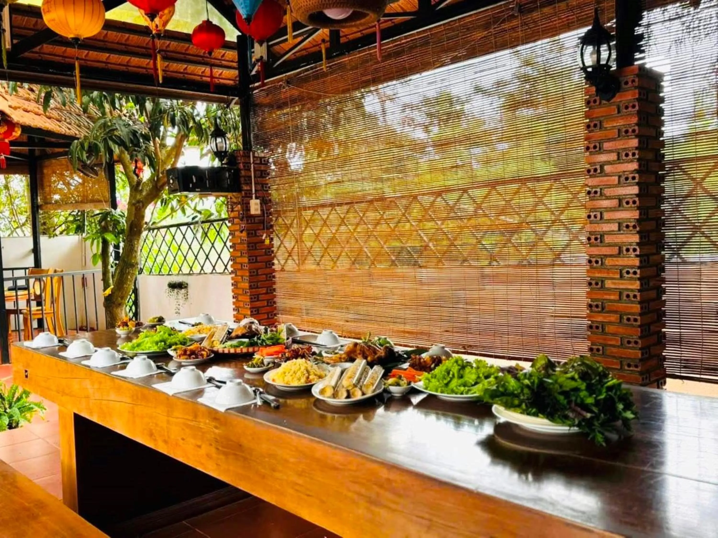 Food and drinks in Ninh Hoa Garden