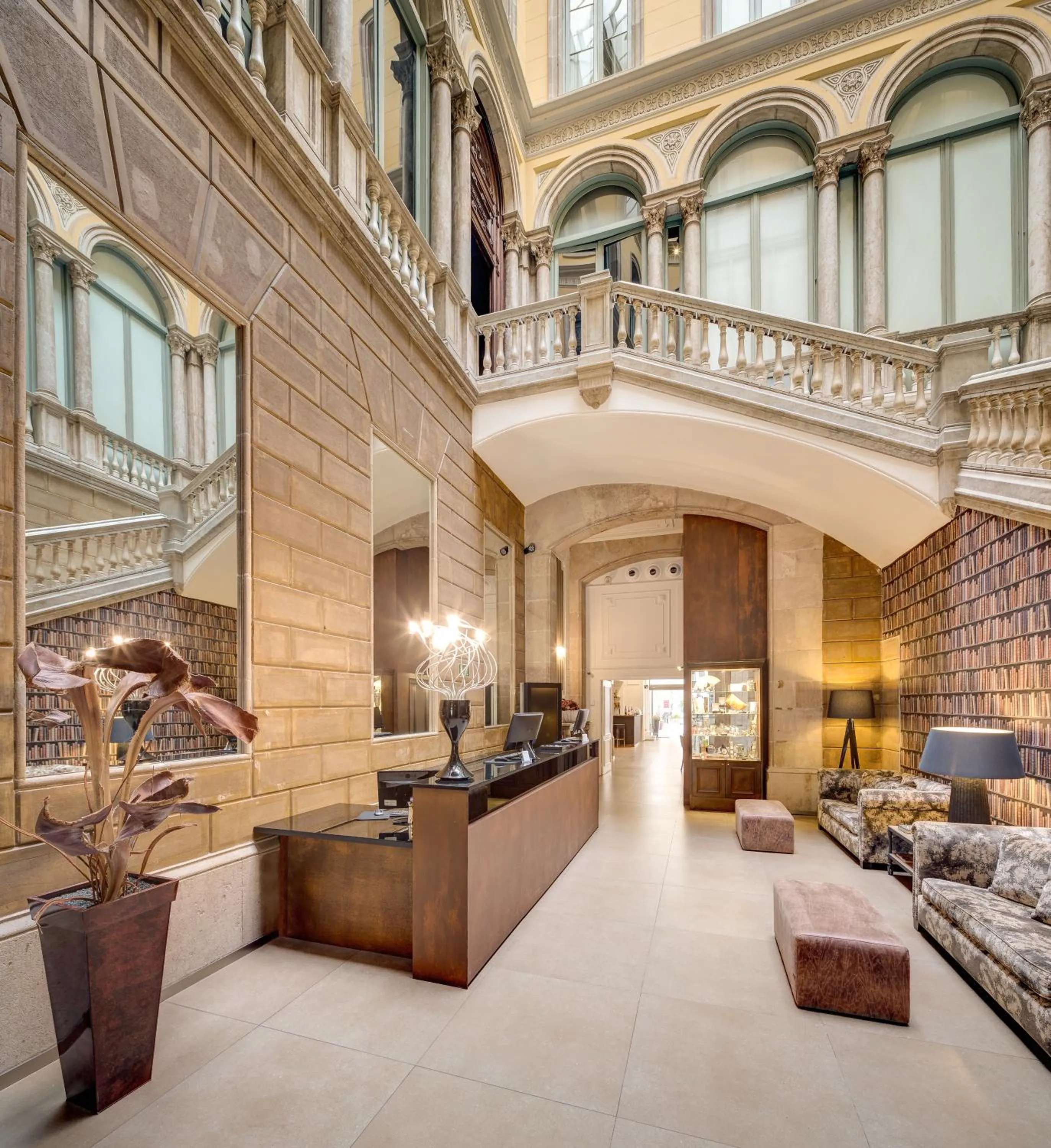 Property building in Catalonia Portal de l'Angel