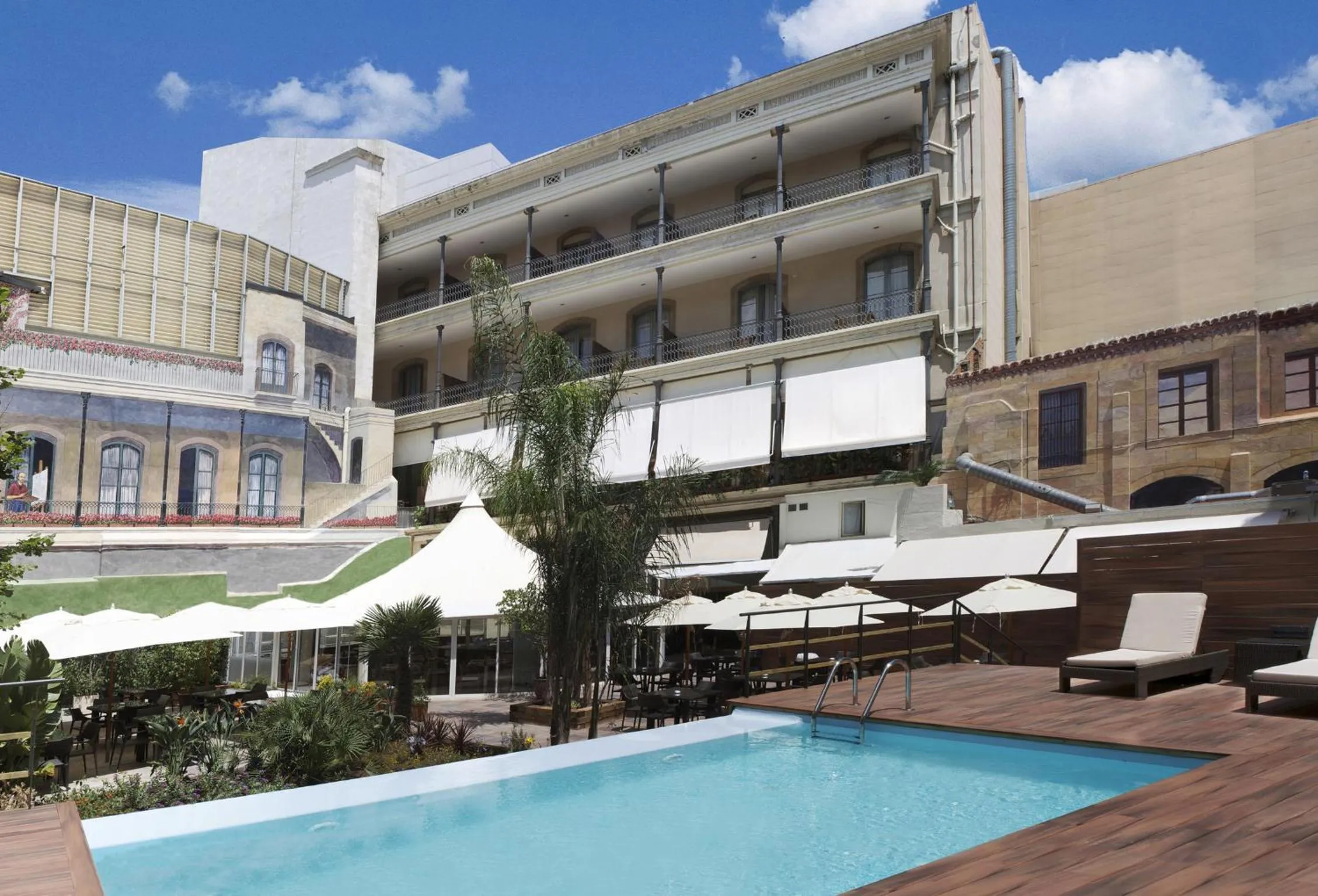 Swimming pool in Catalonia Portal de l'Angel