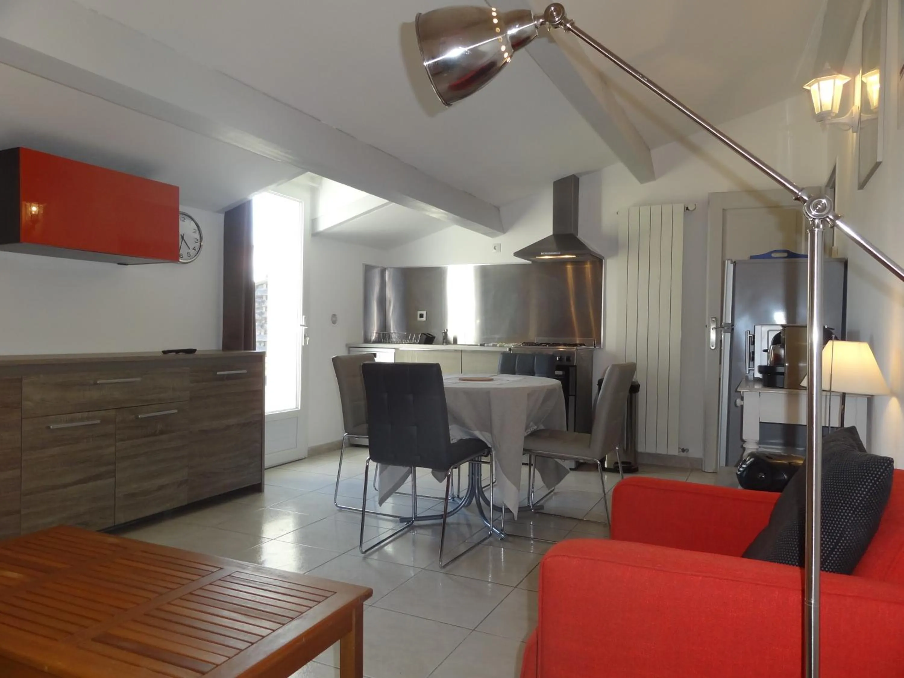 Dining area in Locations des Alpilles
