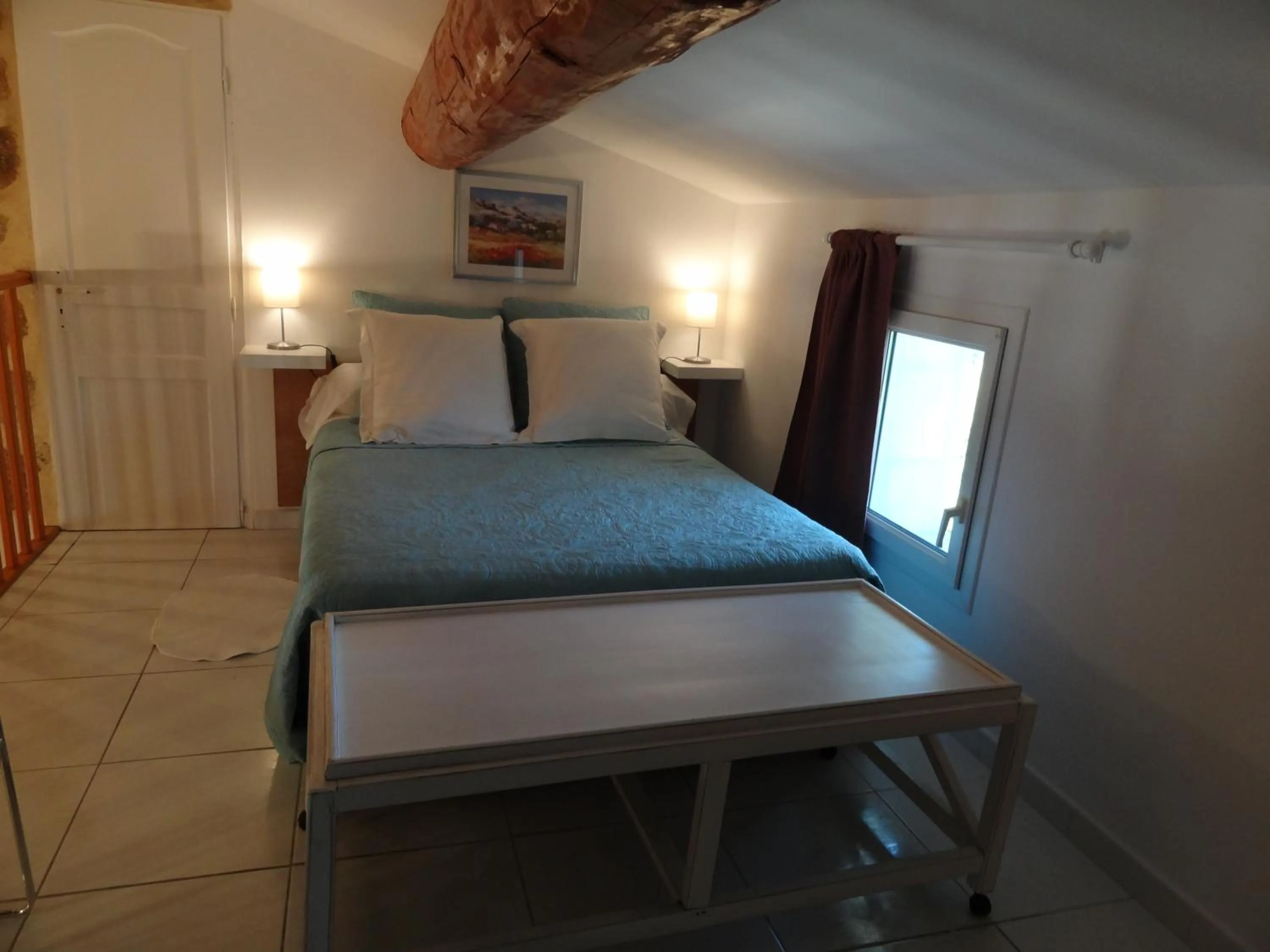 Bedroom, Bed in Locations des Alpilles