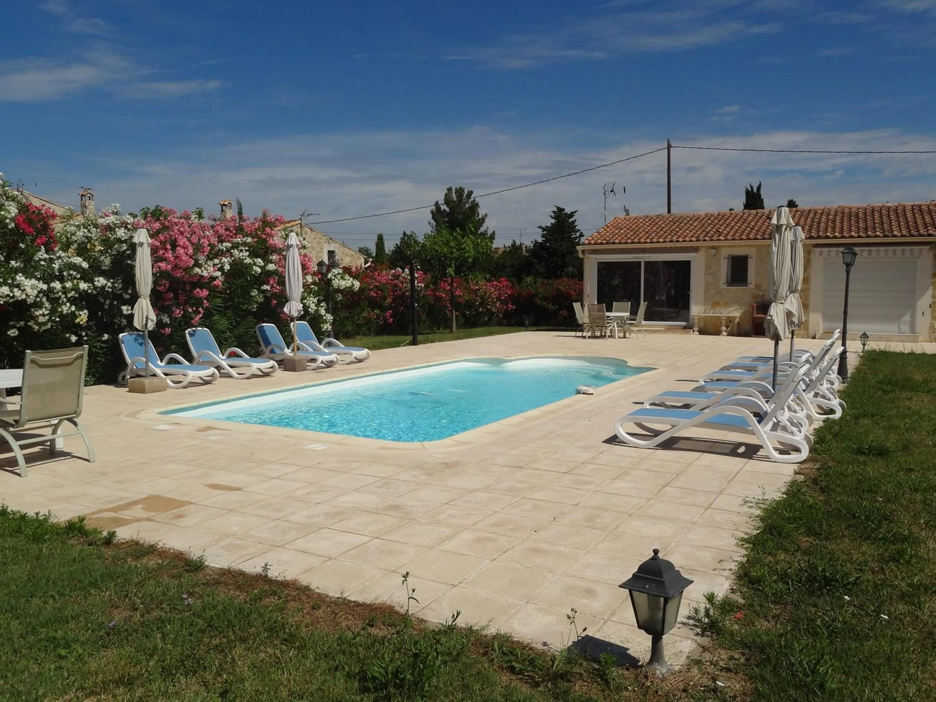 Swimming pool in Locations des Alpilles