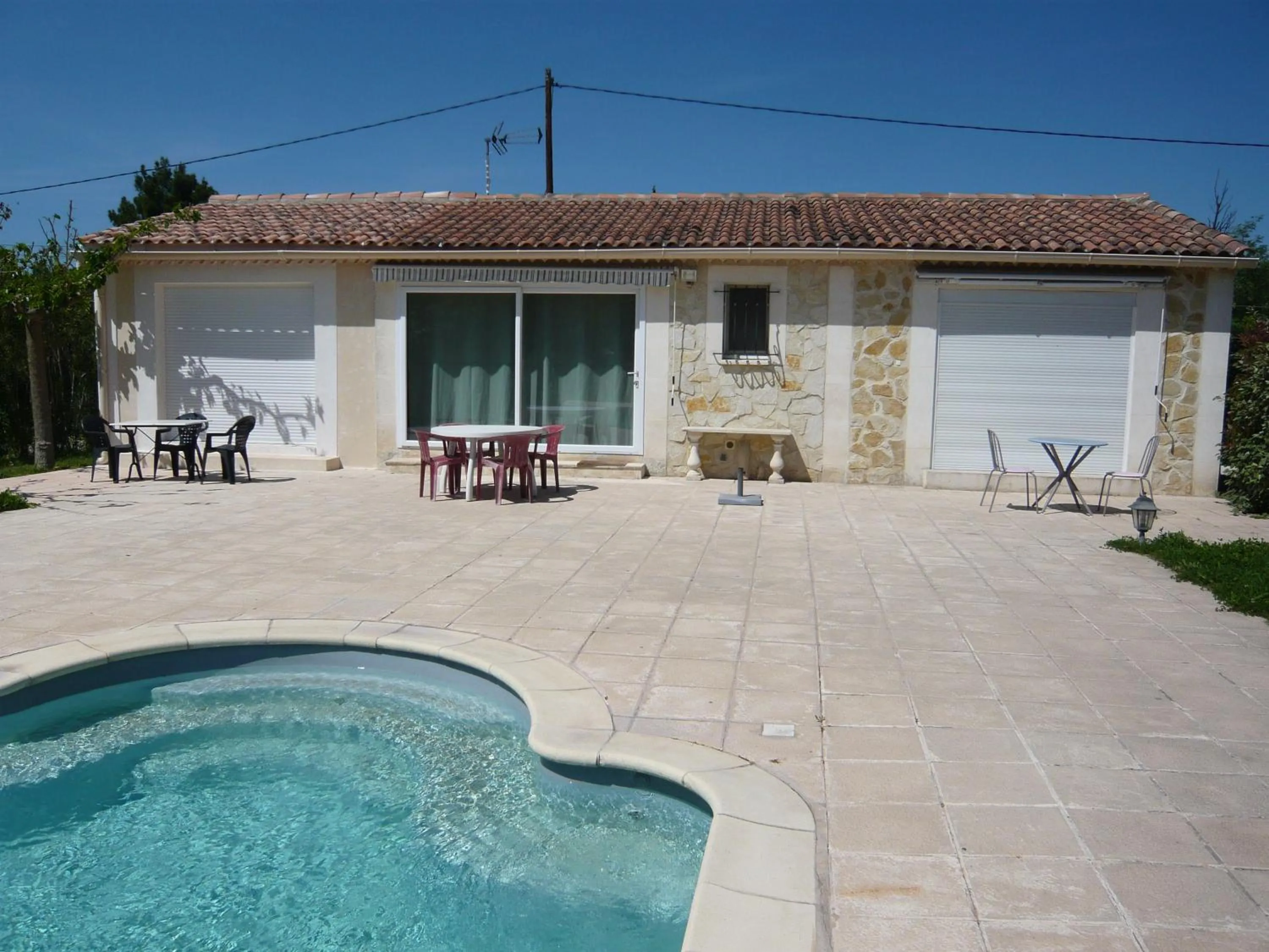 Property building in Locations des Alpilles