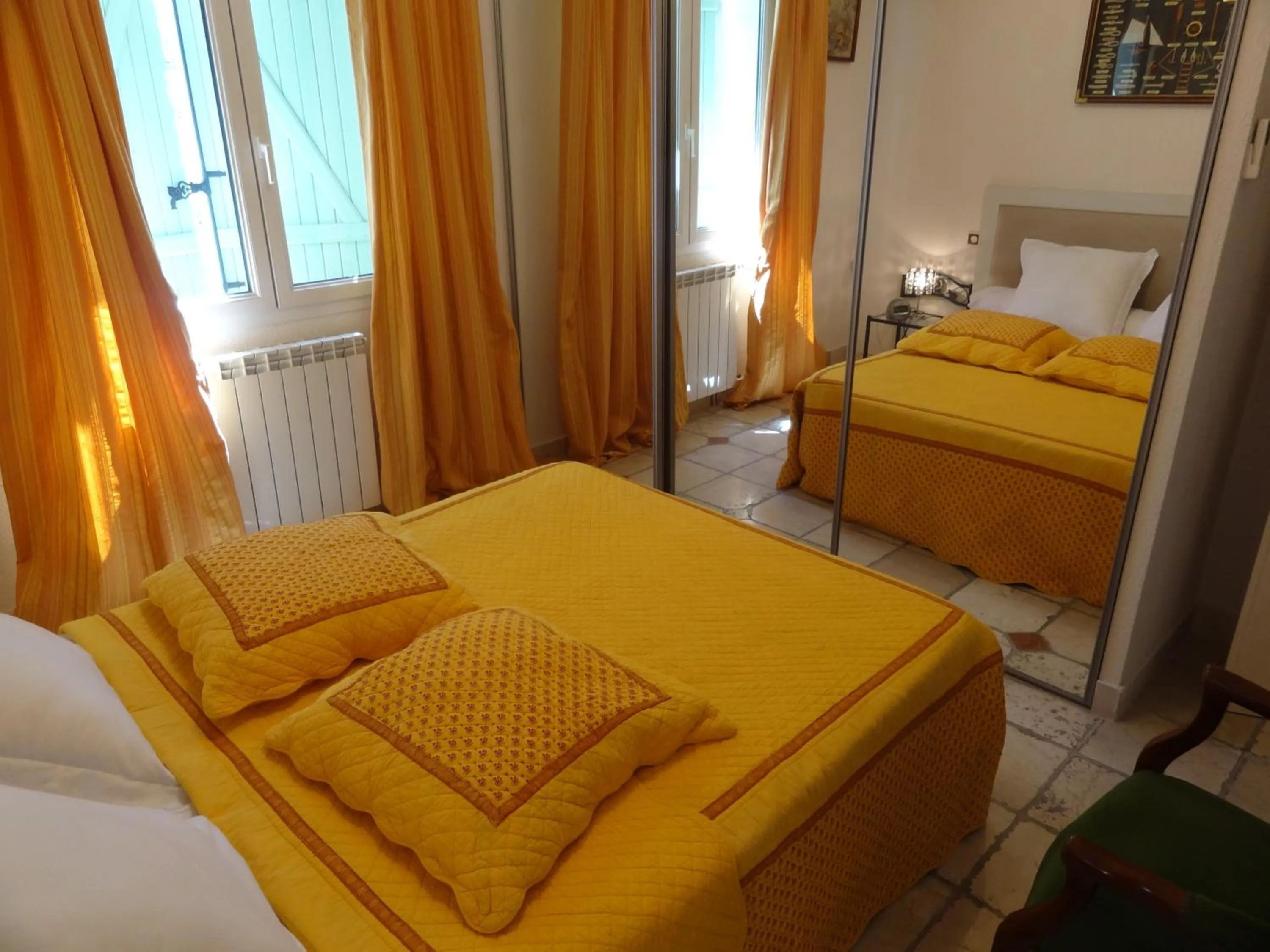 Bedroom, Bed in Locations des Alpilles