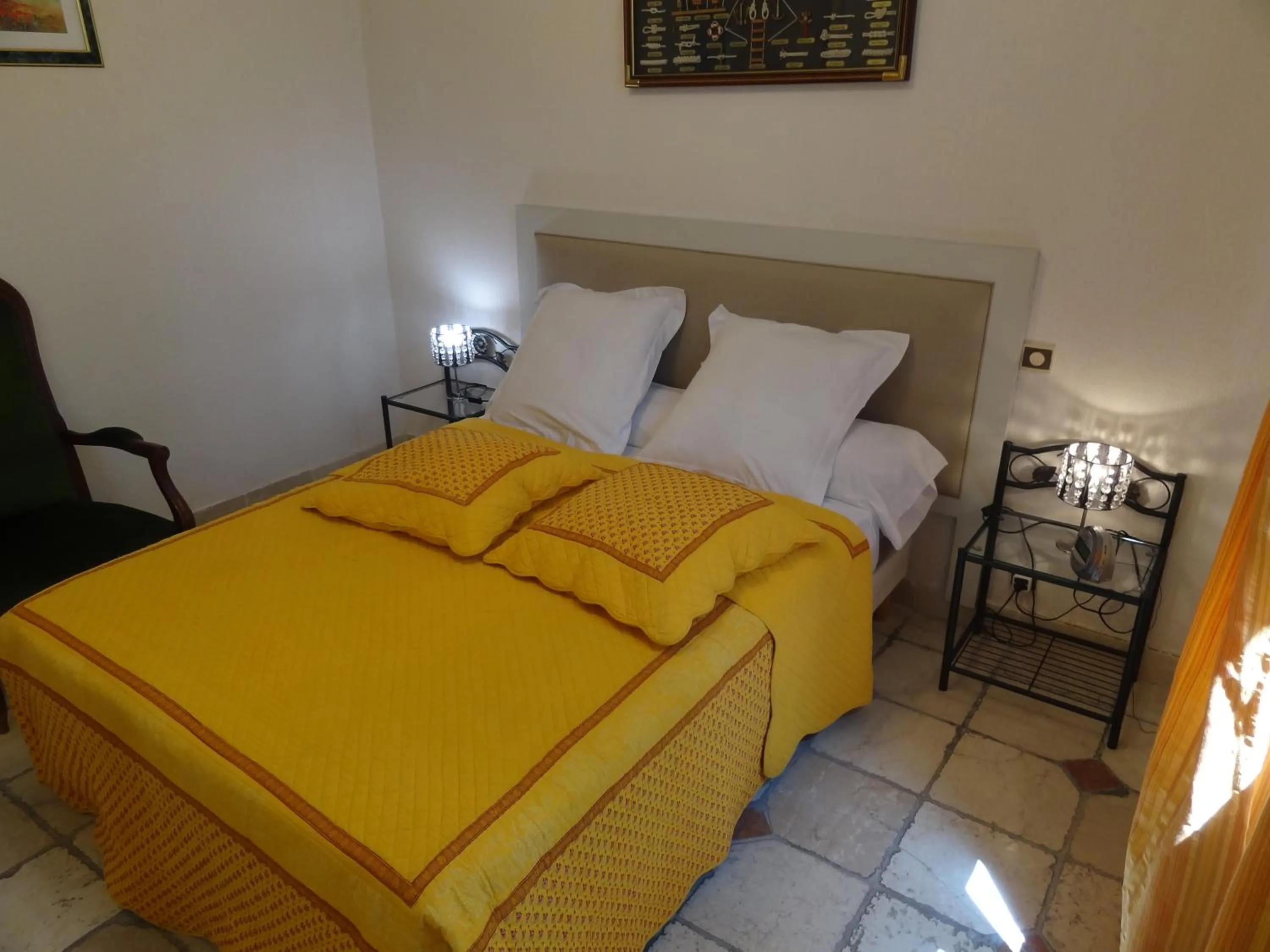 Bedroom, Bed in Locations des Alpilles