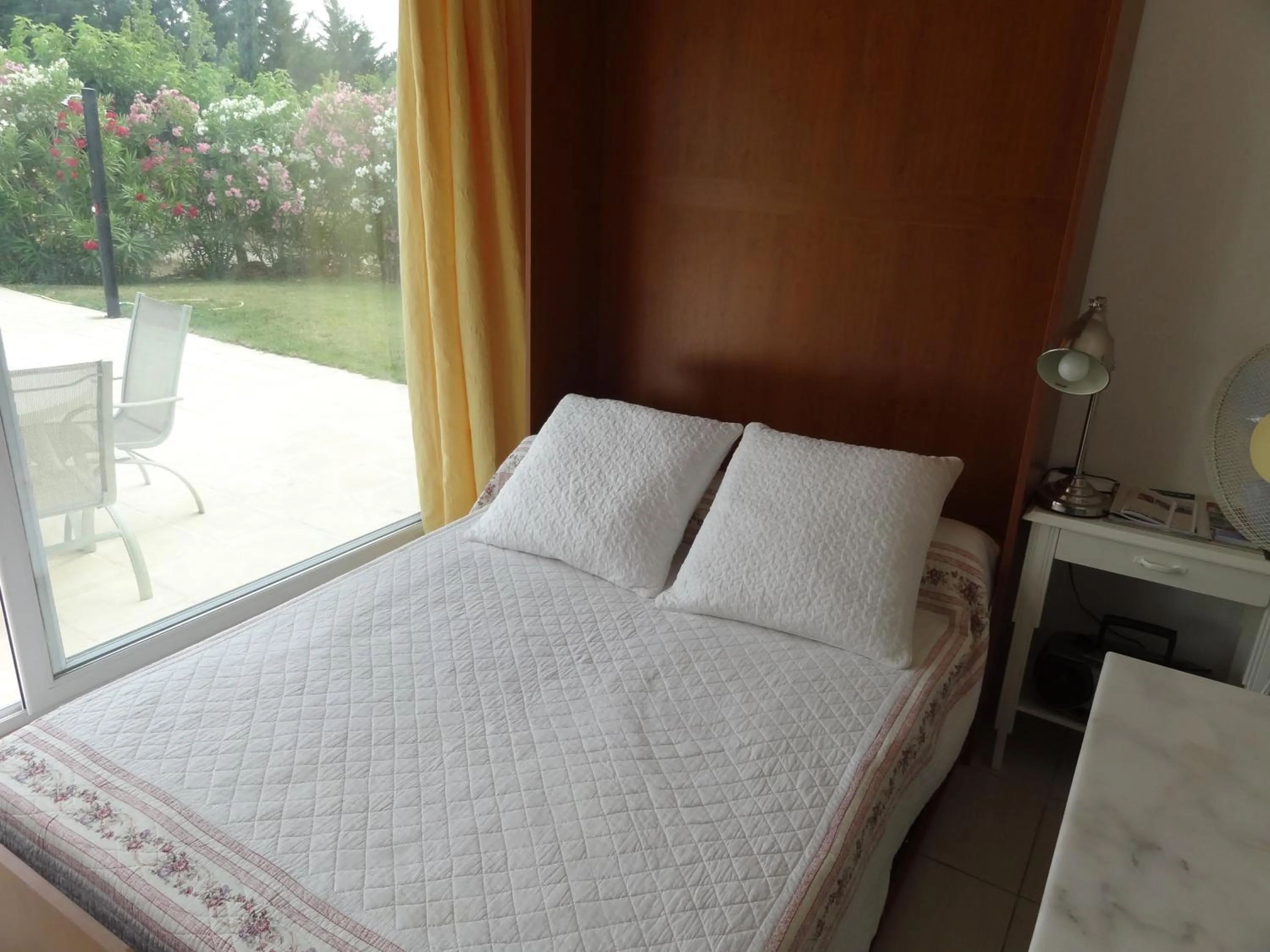 Bedroom, Bed in Locations des Alpilles