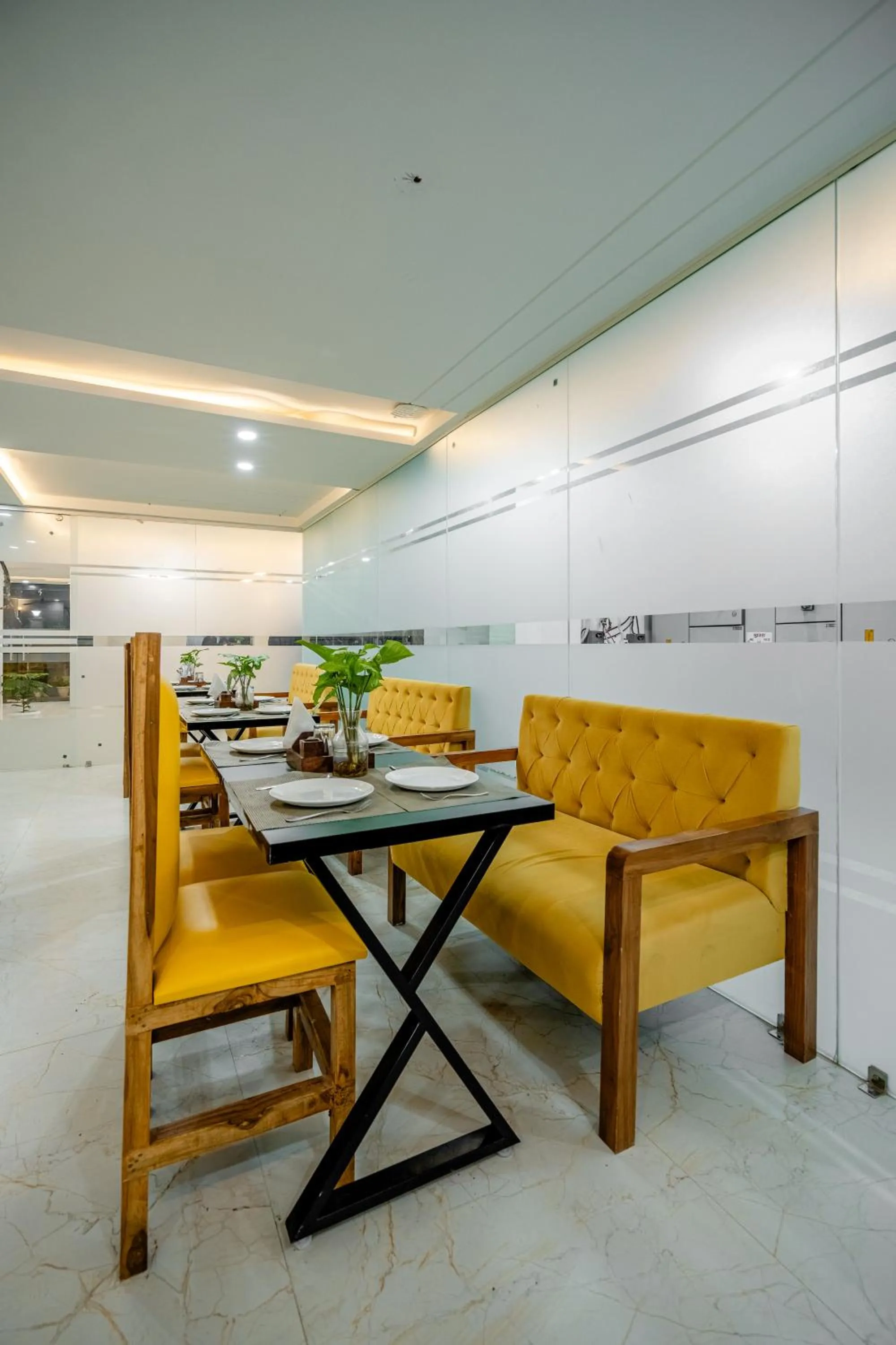 Dining area in Lime Tree Hotels and Banquet Greater Noida