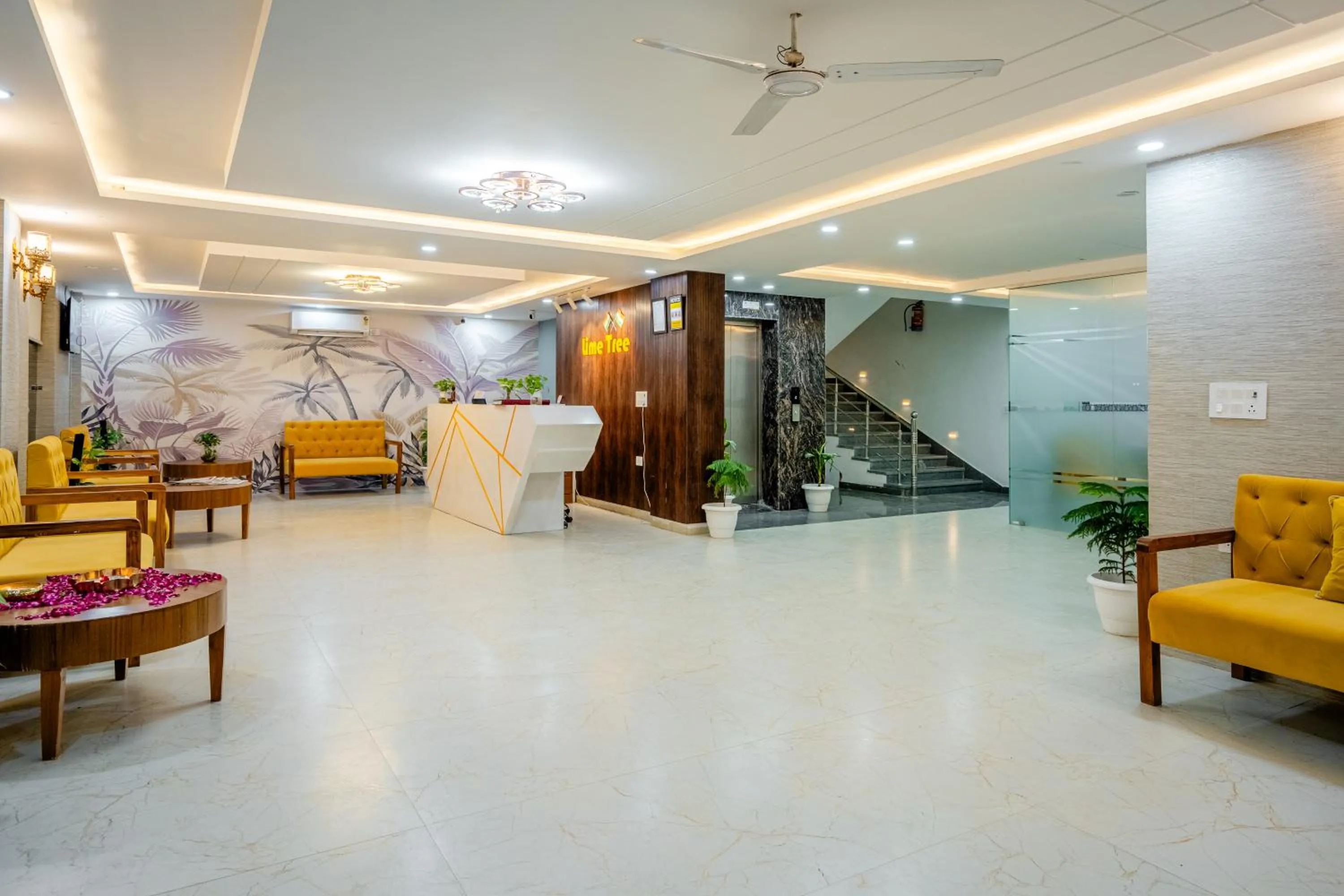 Lobby or reception in Lime Tree Hotels and Banquet Greater Noida