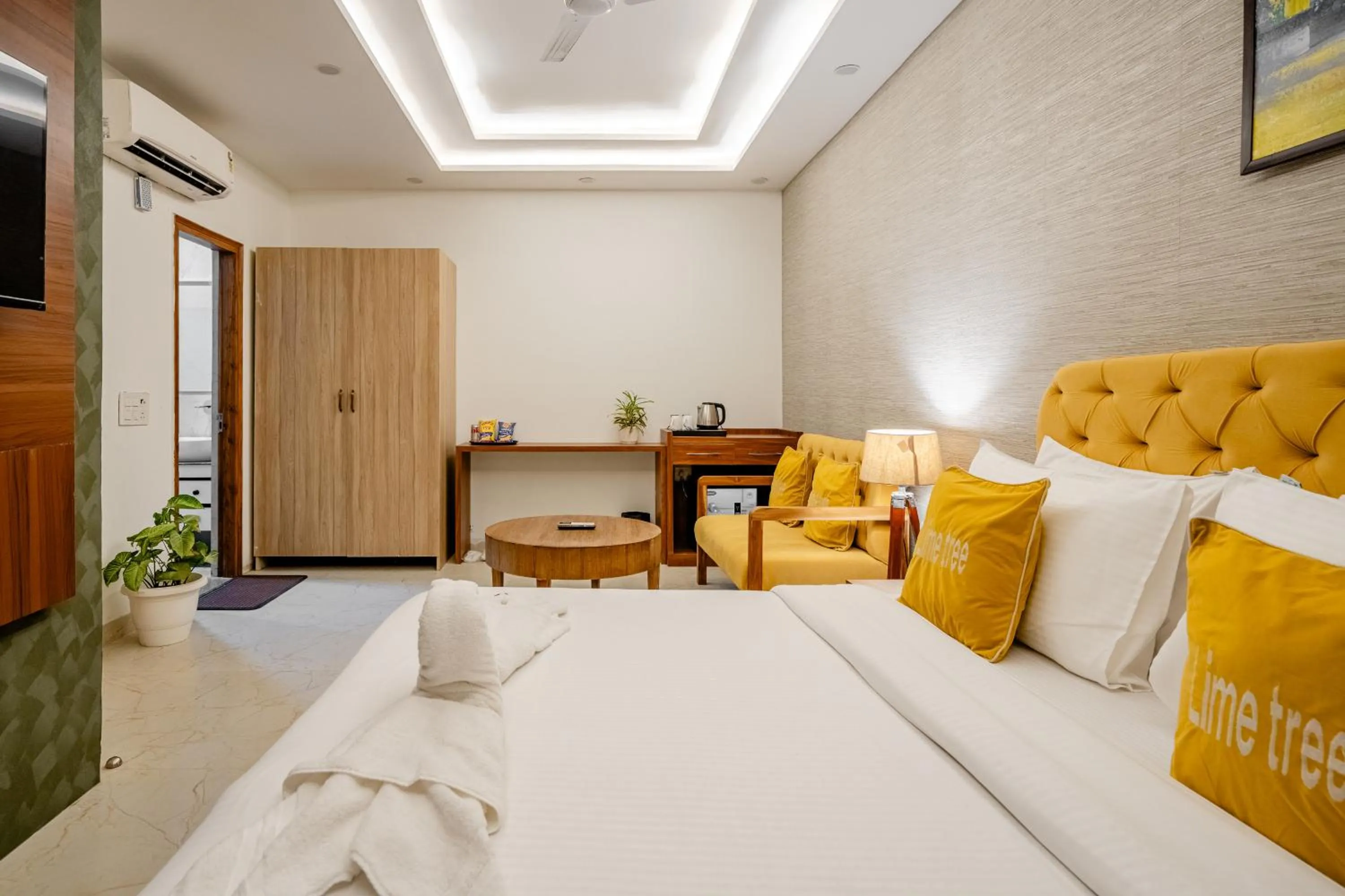 Bedroom, Bed in Lime Tree Hotels and Banquet Greater Noida